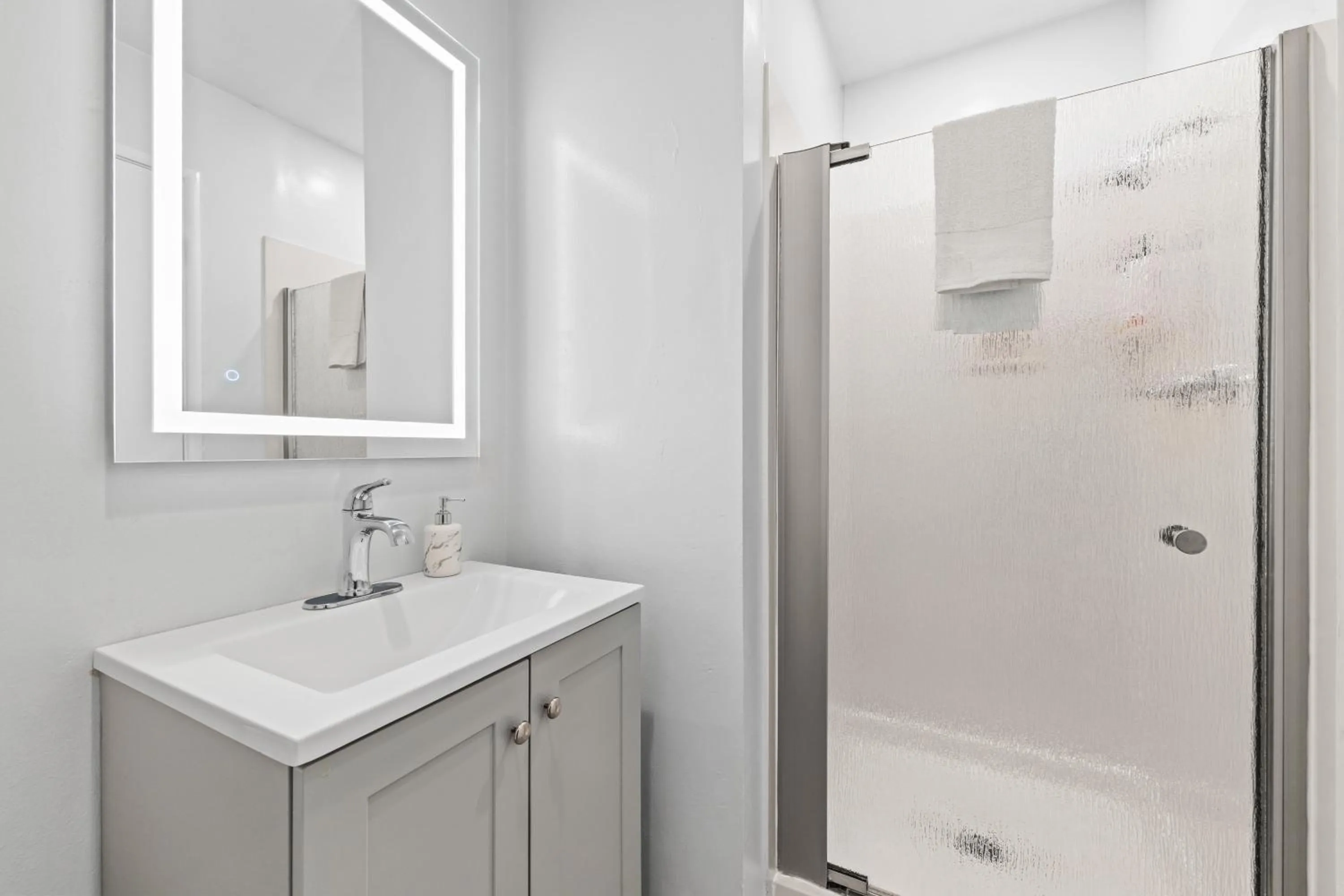 Shower in Marina Village Inn