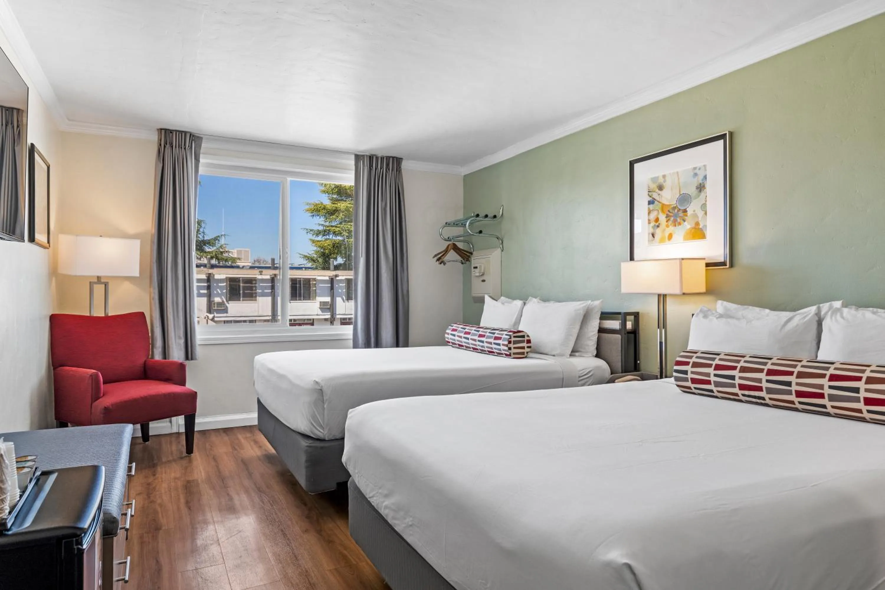 Seating area, Bed in Marina Village Inn