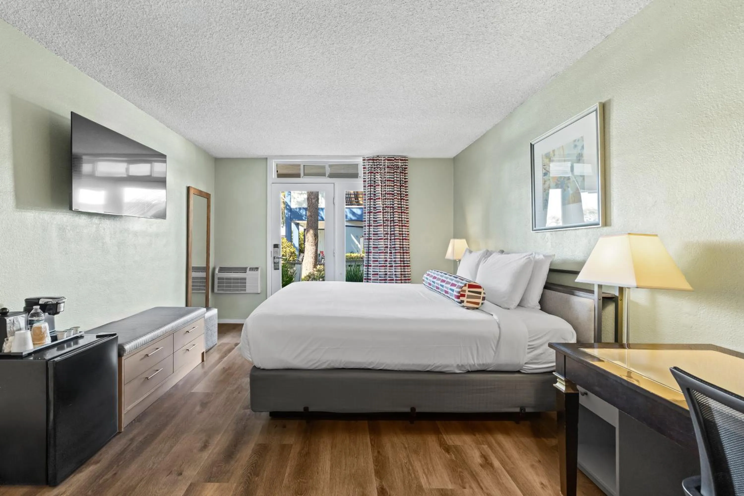 Bed in Marina Village Inn