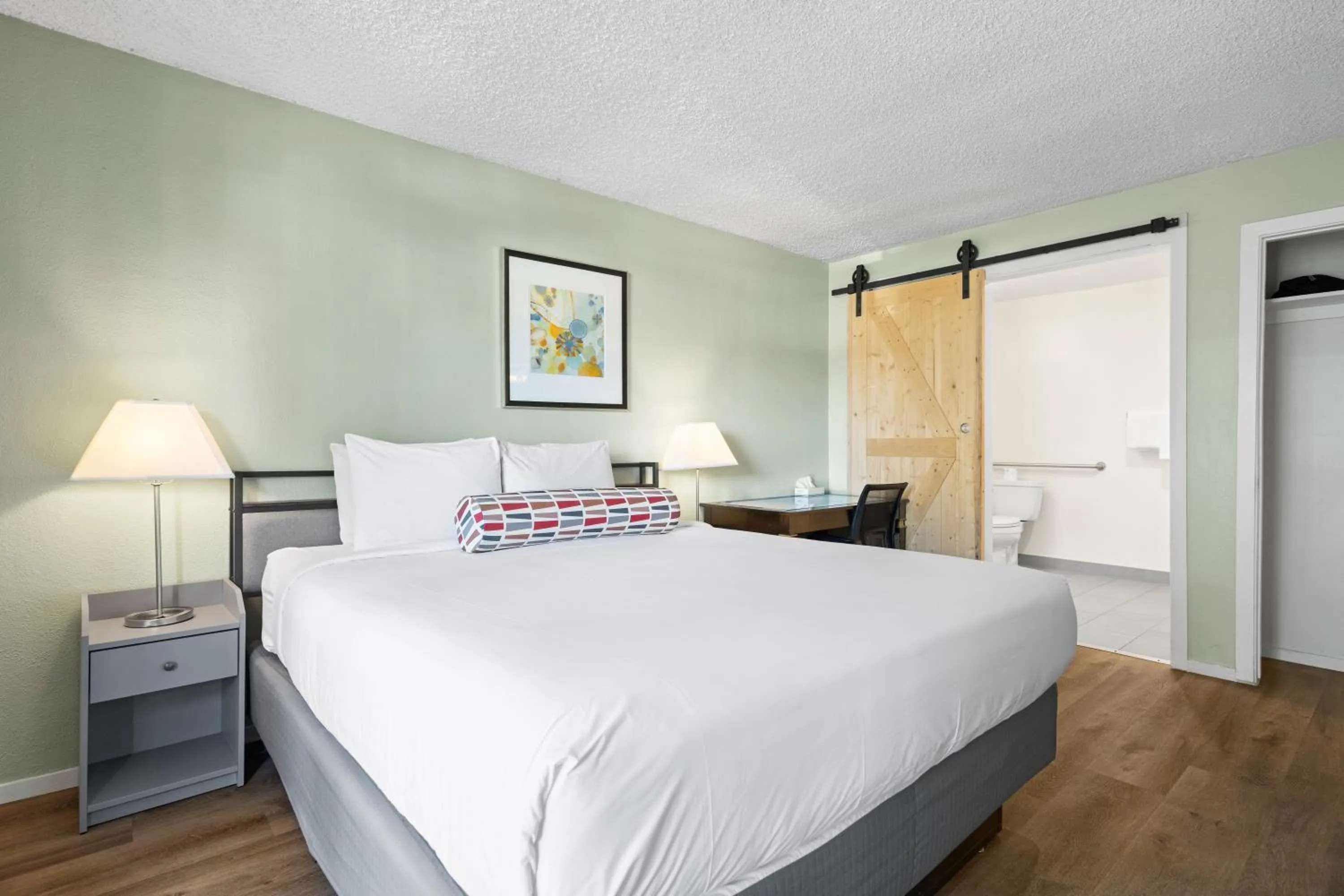 Bed in Marina Village Inn