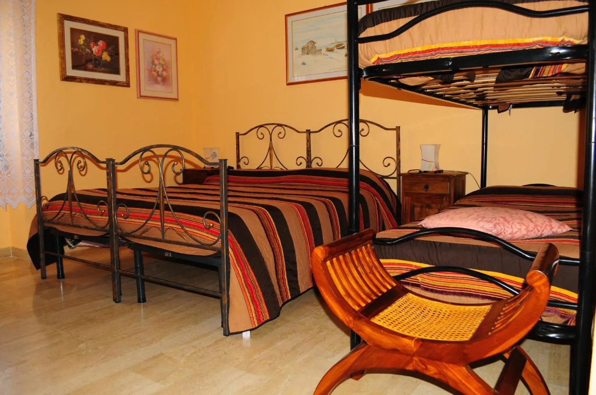 Quadruple Room in affittacamere S'Ortensia Quadruple Room in affittacamere S'Ortensia