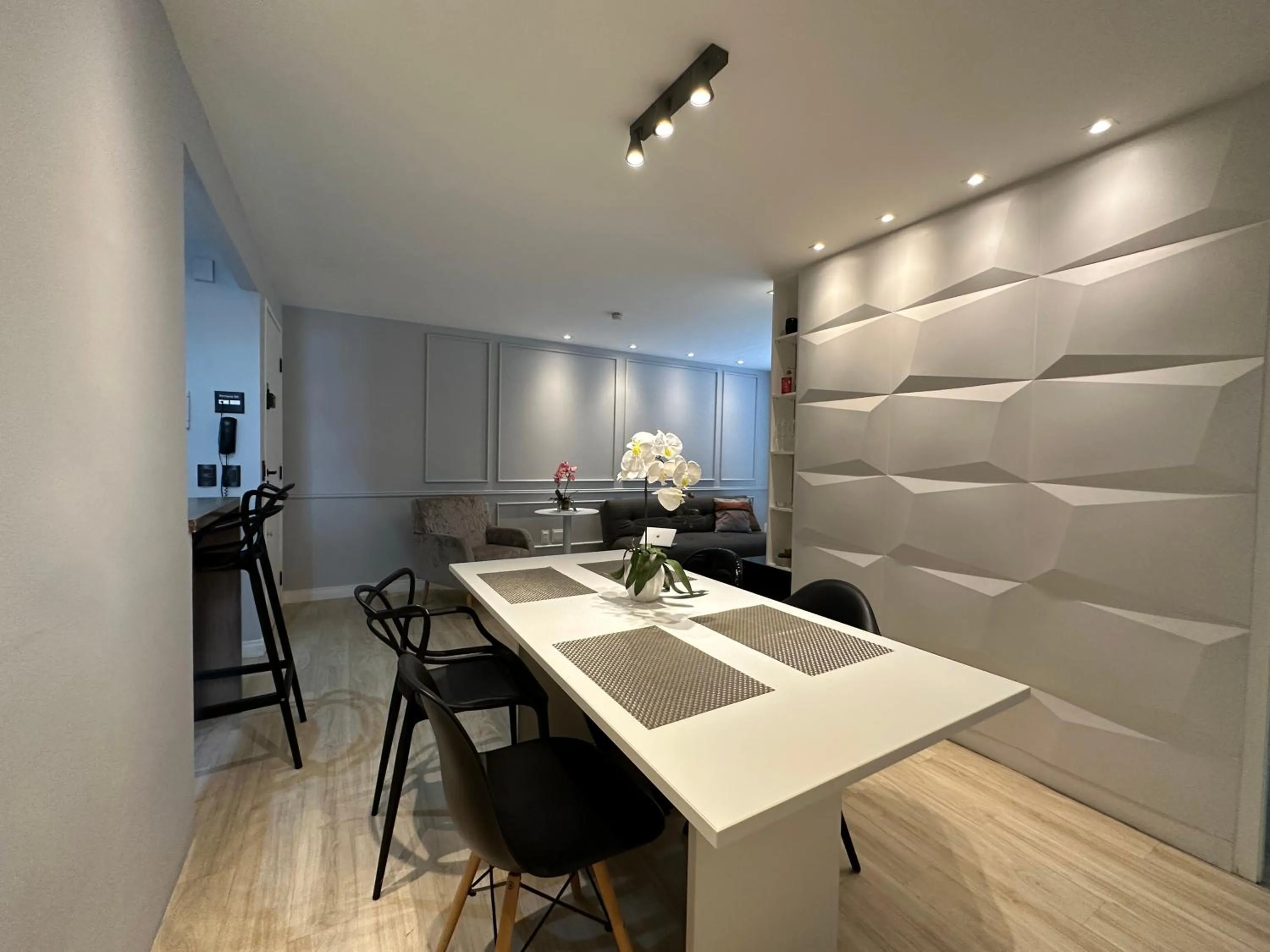 Dining area in Chartres Charming Residence