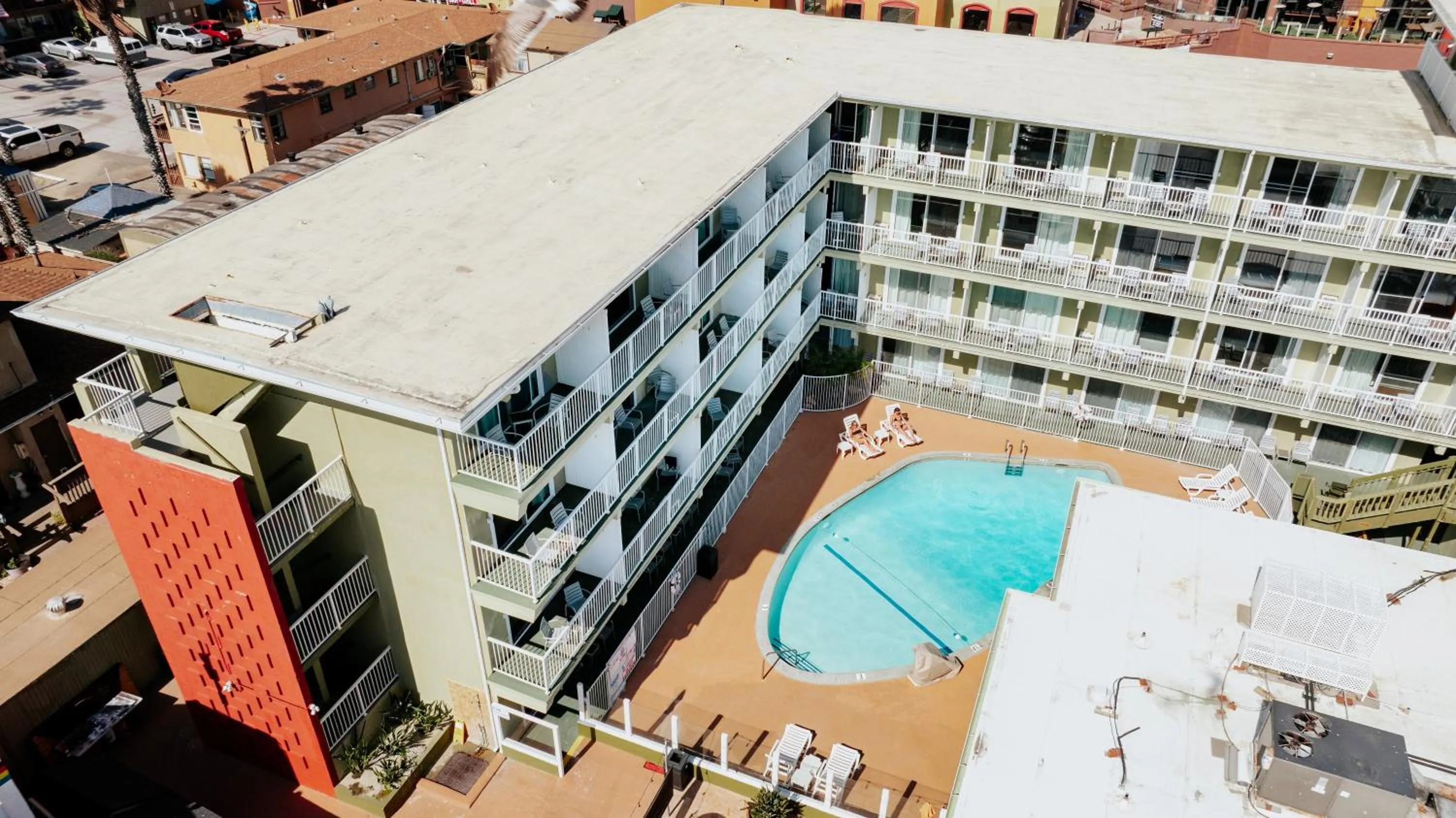 Day in Surfer Beach Hotel