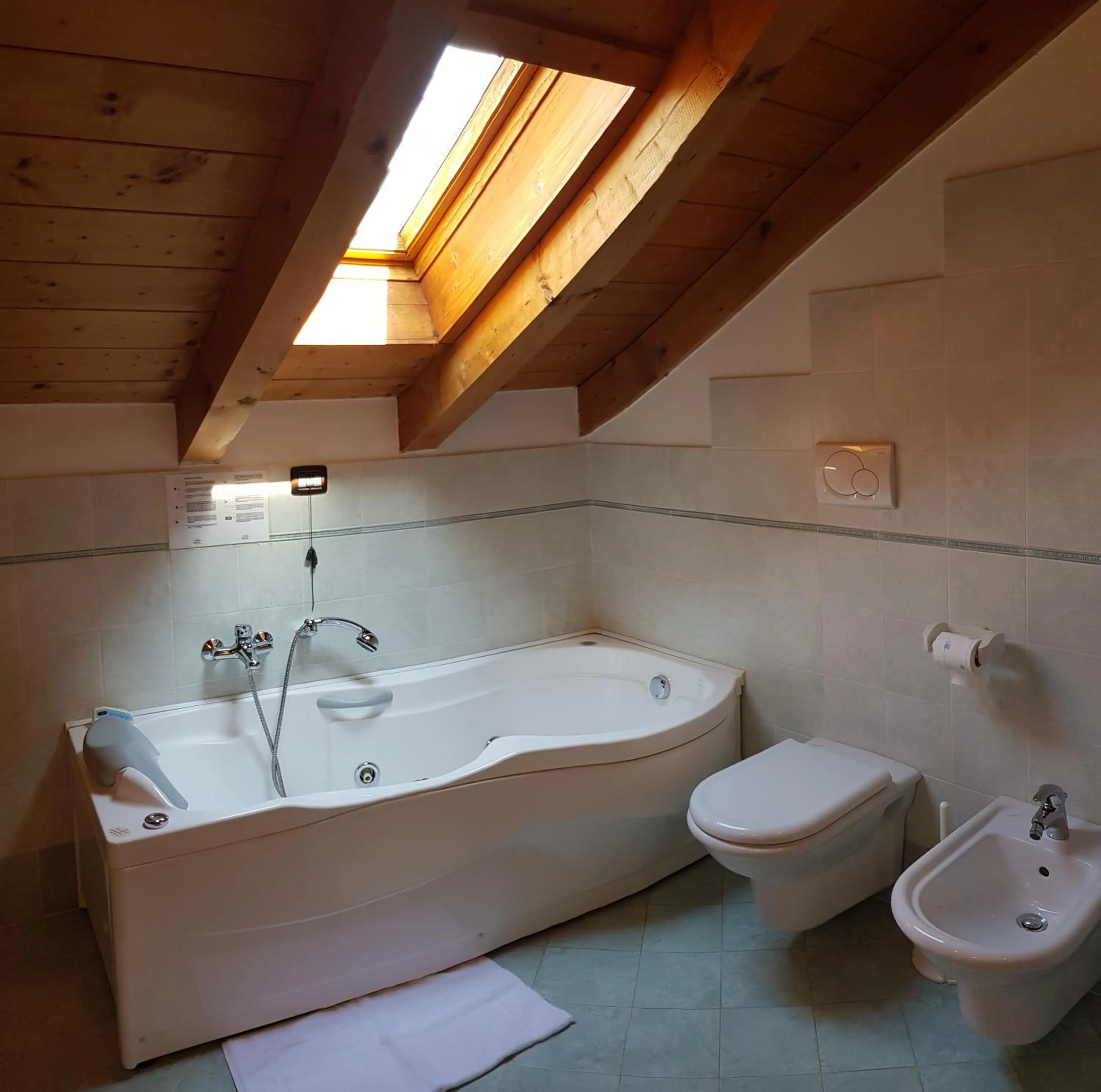 Hot Tub in Bed & Breakfast Paradiso