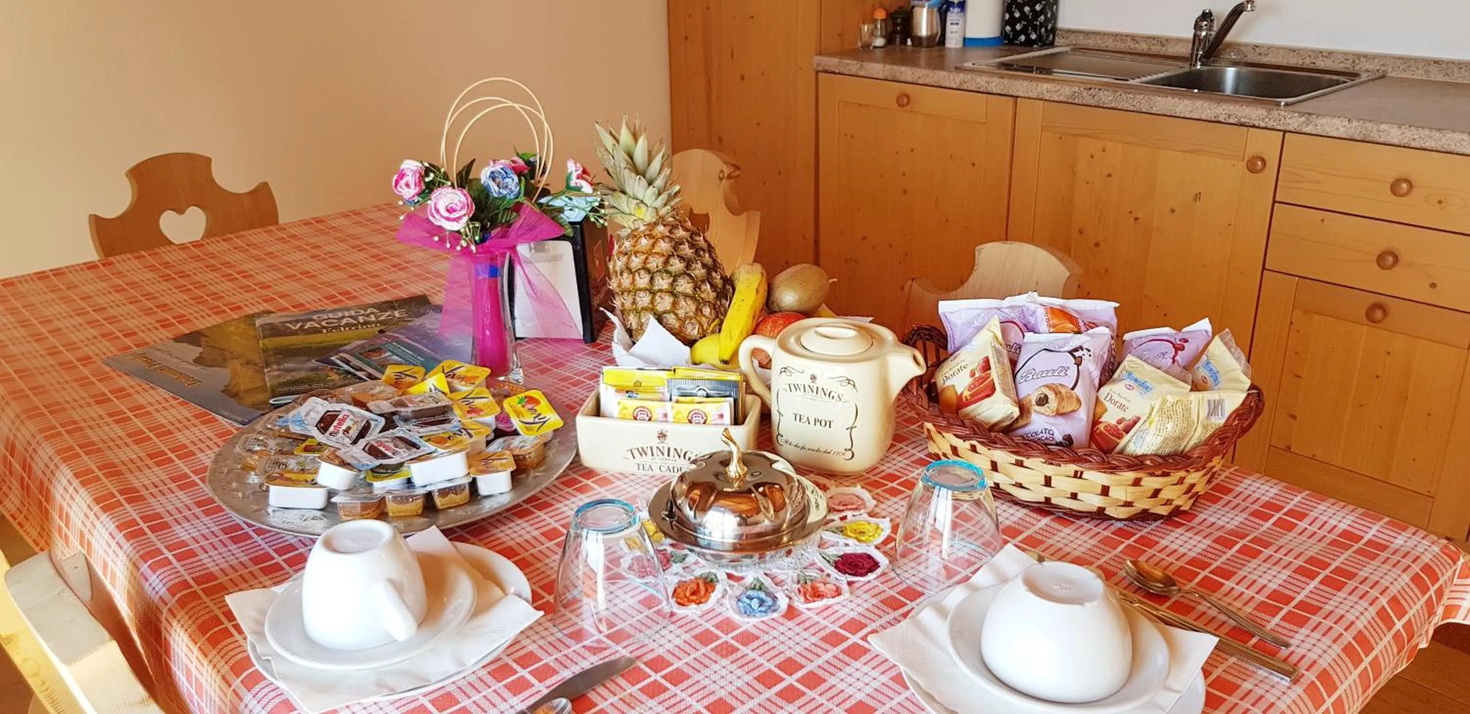 Communal kitchen in Bed & Breakfast Paradiso