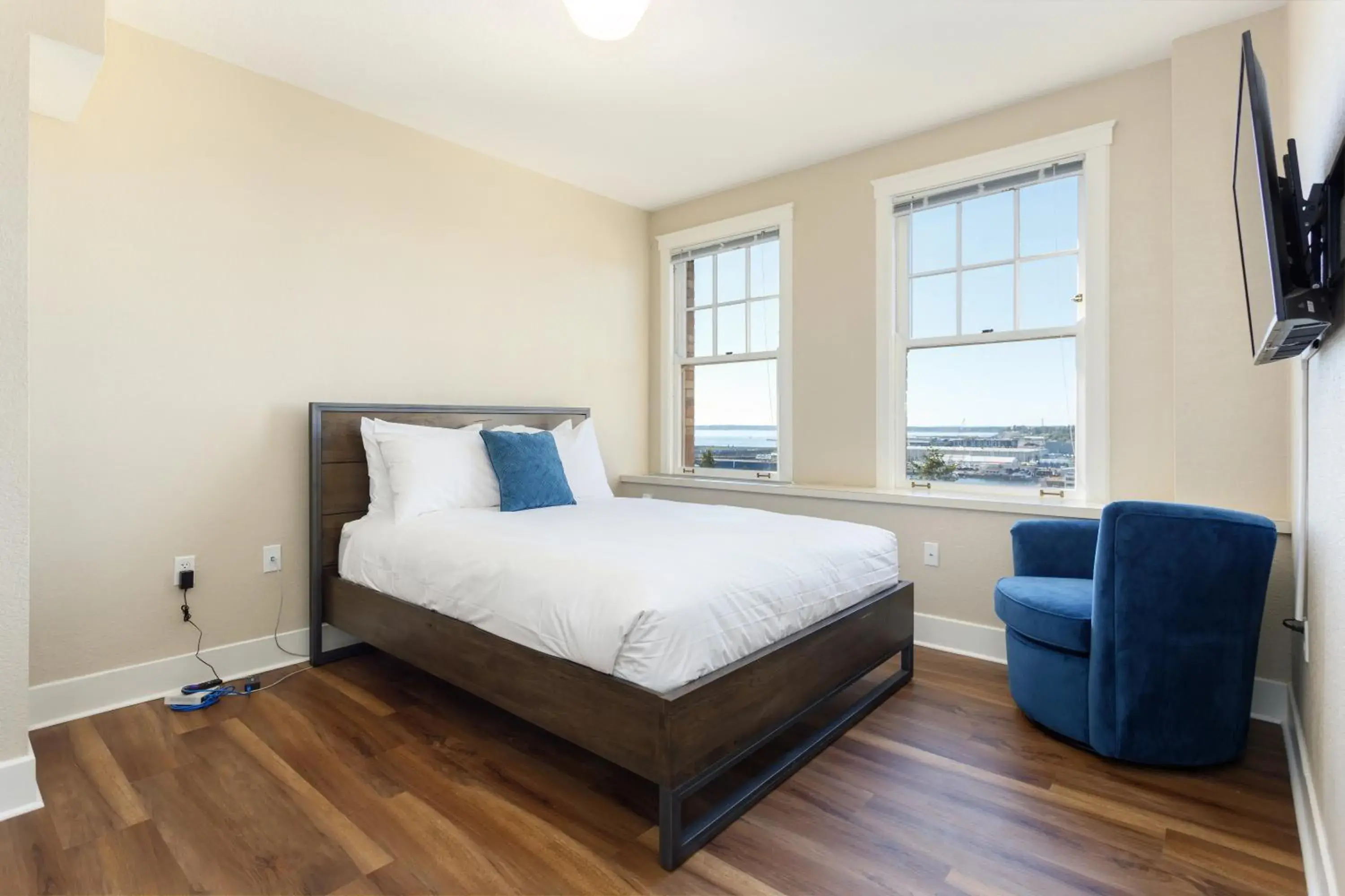 Historic Harborview Suite - single occupancy in Hotel Leo Historic Harborview Suite - single occupancy in Hotel Leo