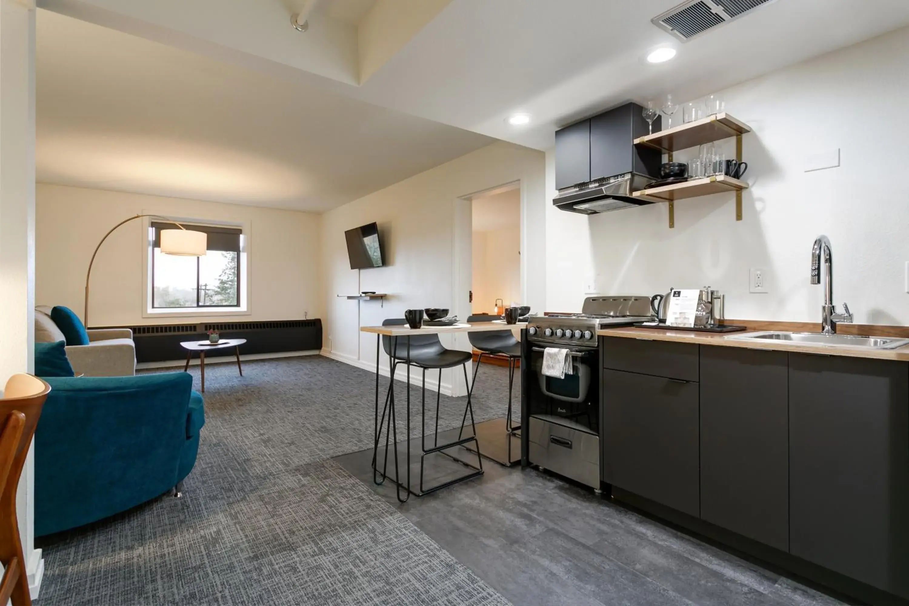 Accessible Grand Full Kitchen in Hotel Leo Accessible Grand Full Kitchen in Hotel Leo