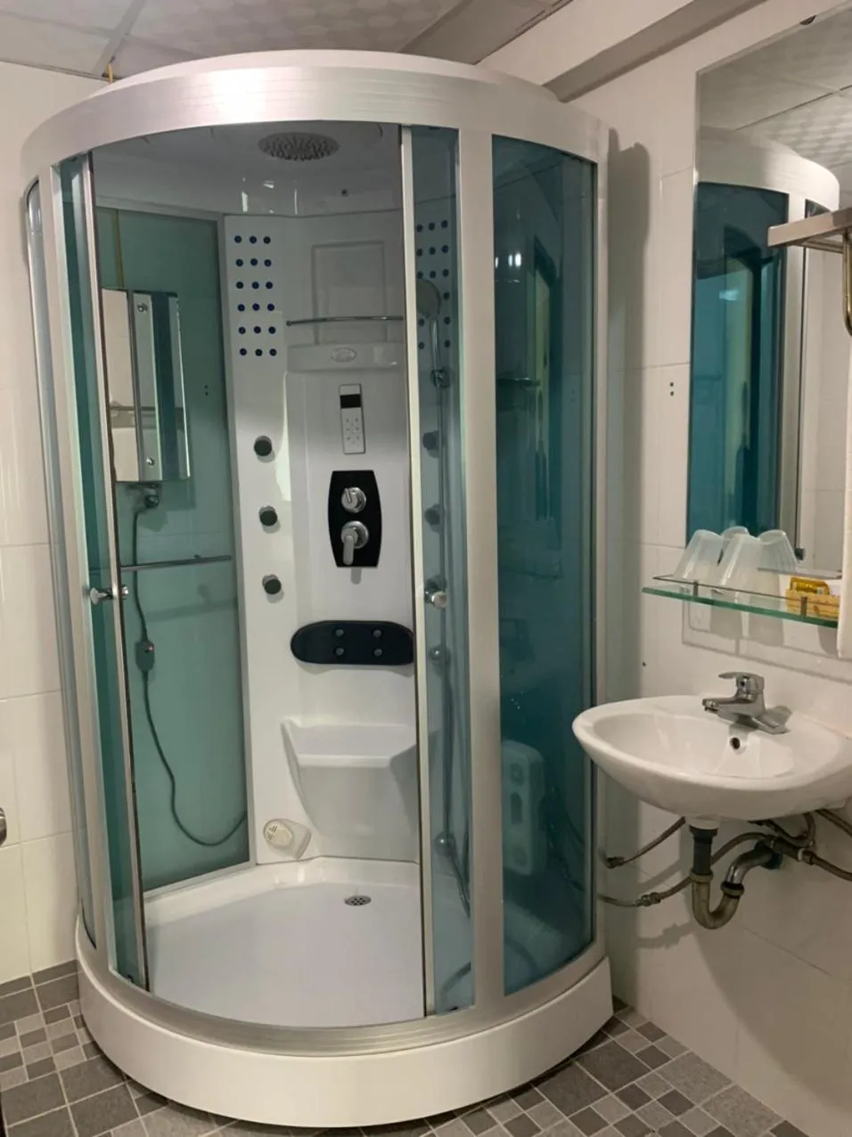 AD 41 Hotel Huế CS2