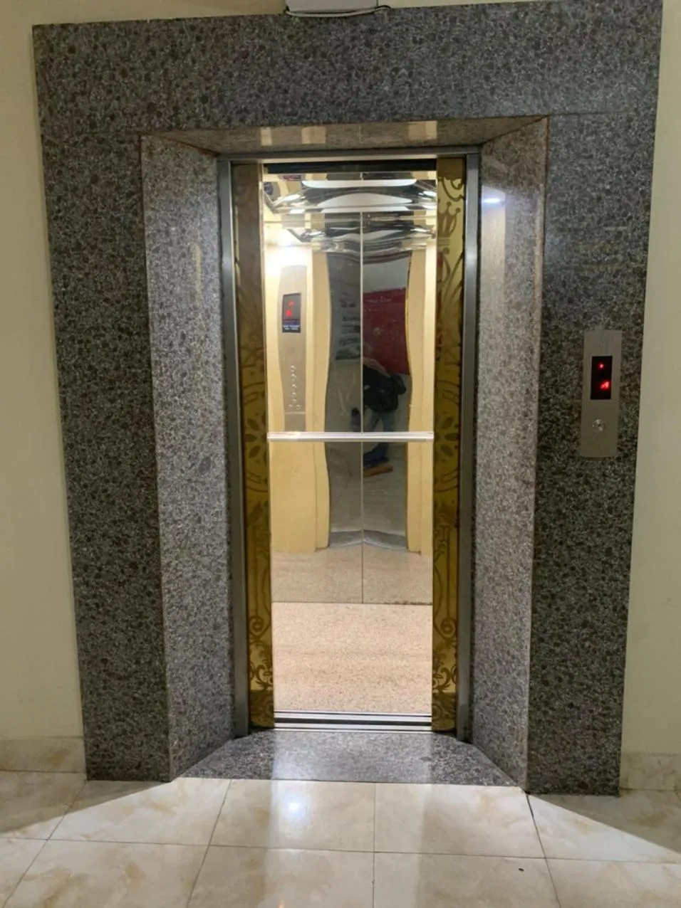 AD 41 Hotel Huế CS2