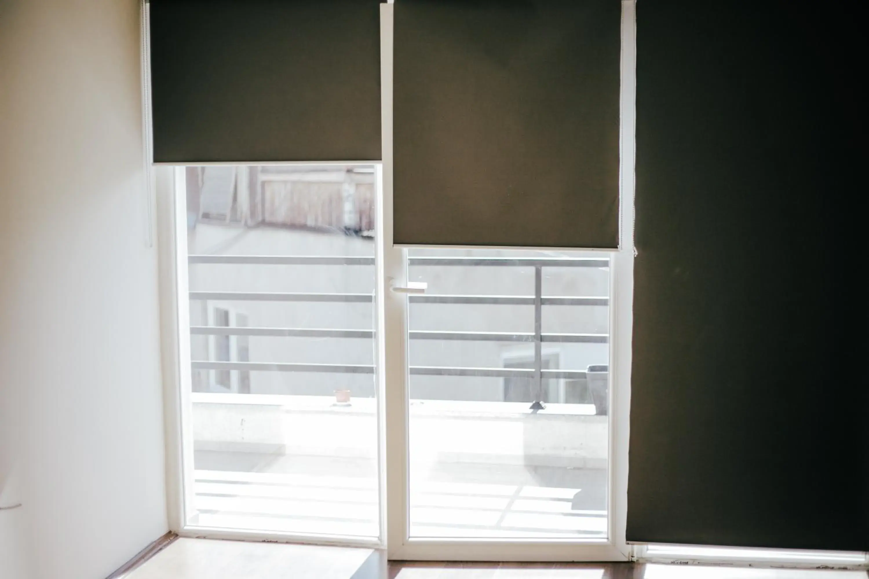 Apartment with Terrace in White & Wood Apartment with Terrace in White & Wood