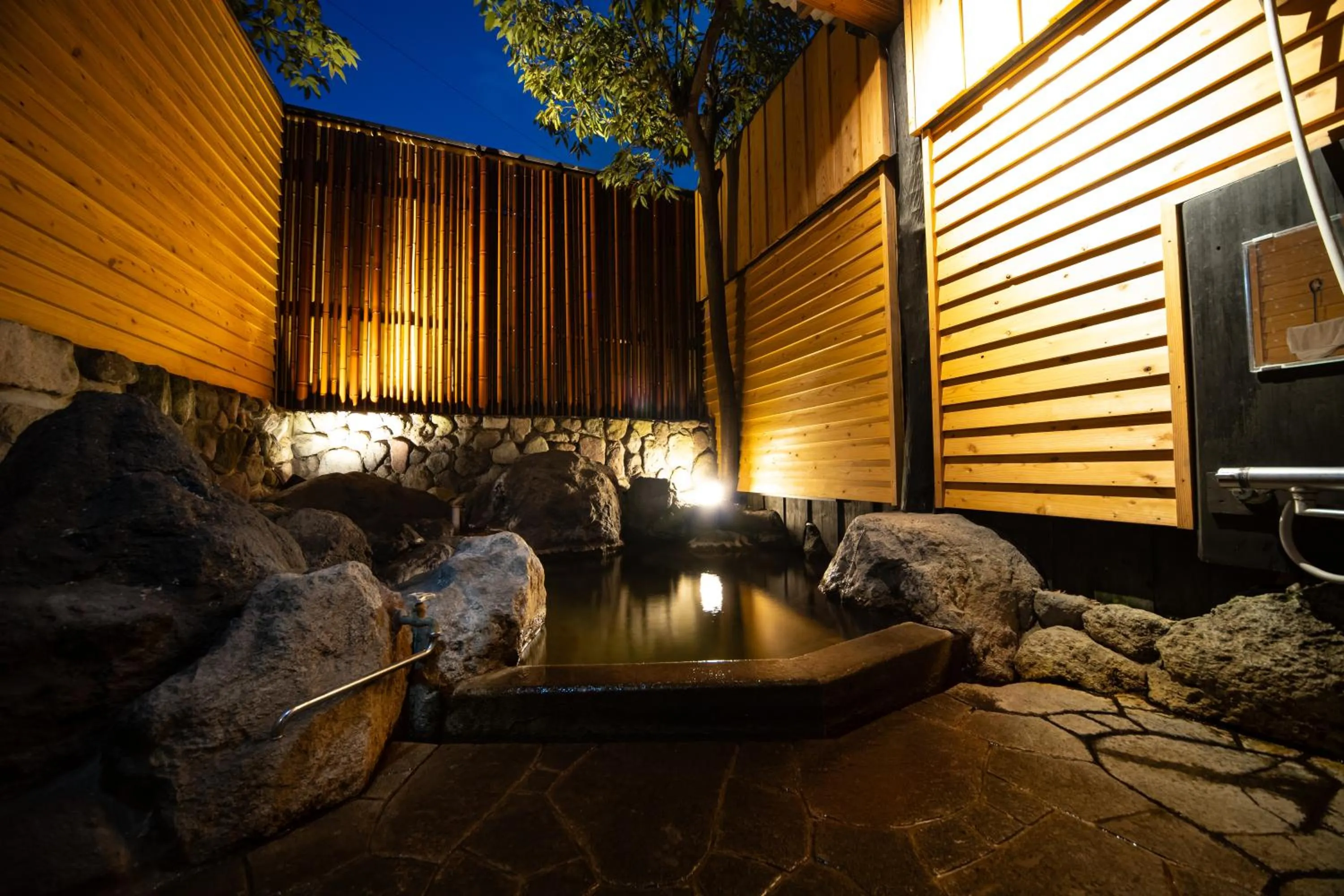 Hot Spring Bath in Yasuraginoyado Yufu