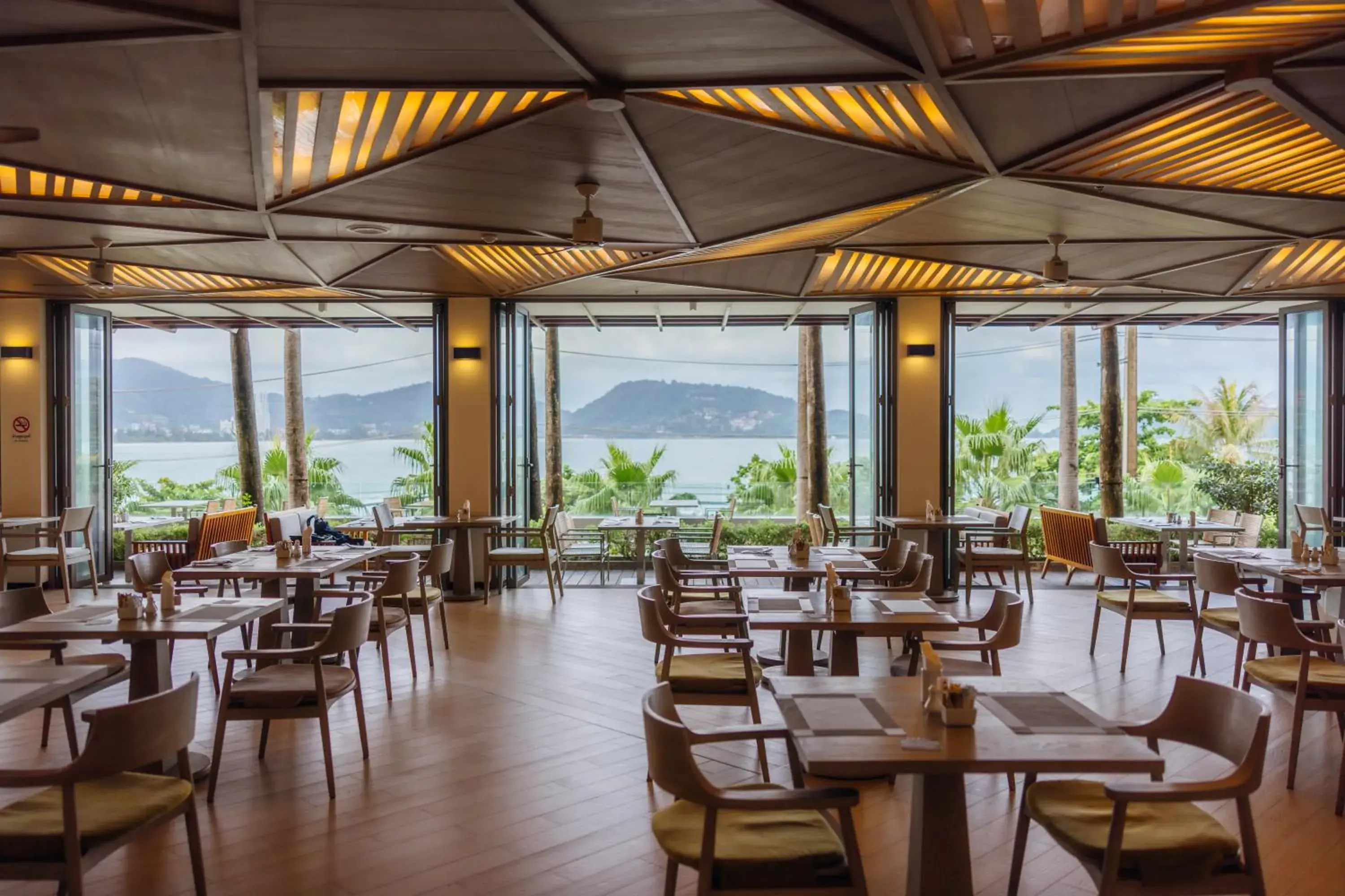 Restaurant/places to eat in Oceanfront Beach Resort Restaurant/places to eat in Oceanfront Beach Resort