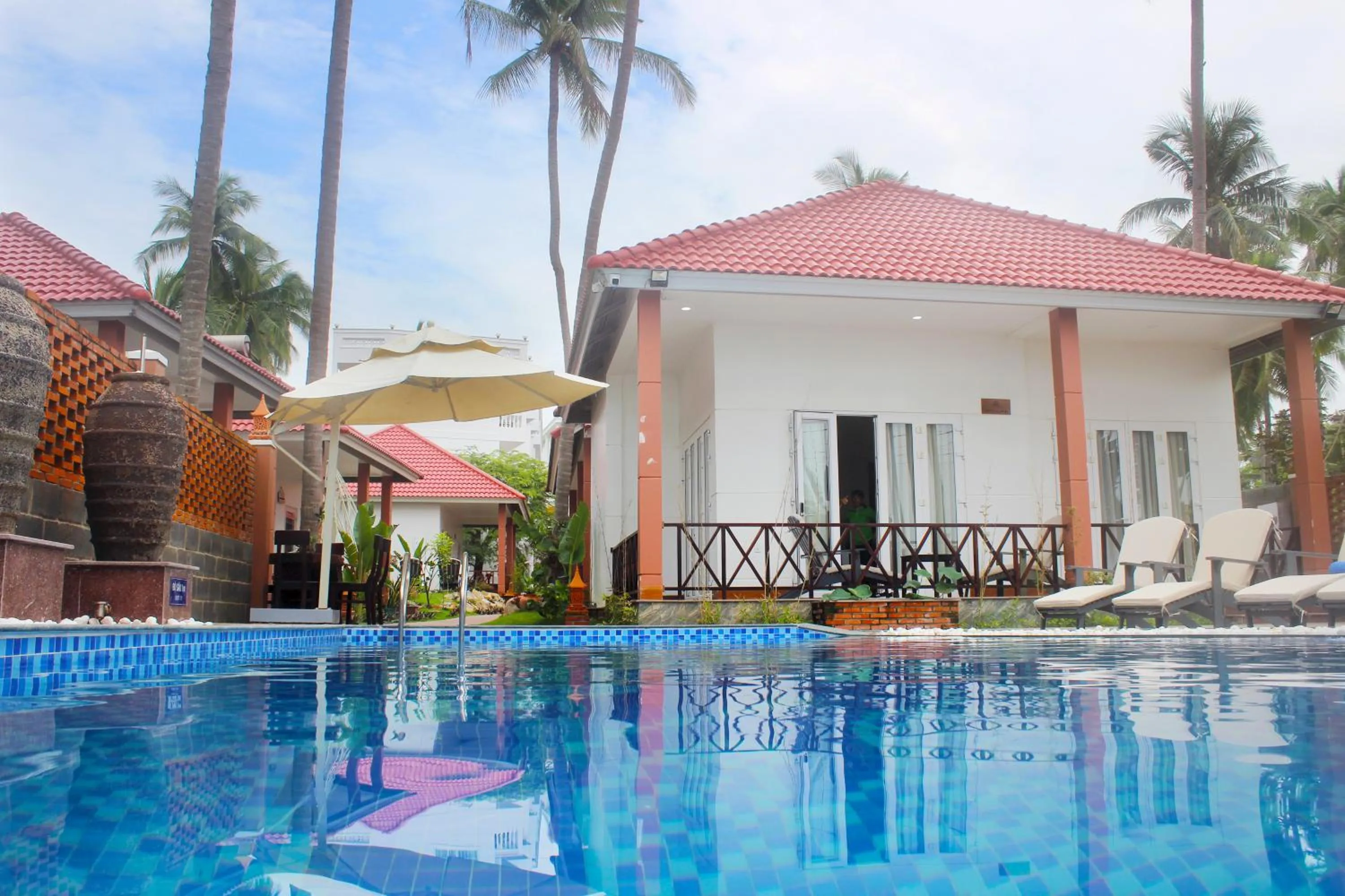Swimming pool in Lotus Garden Muine Resort & Spa