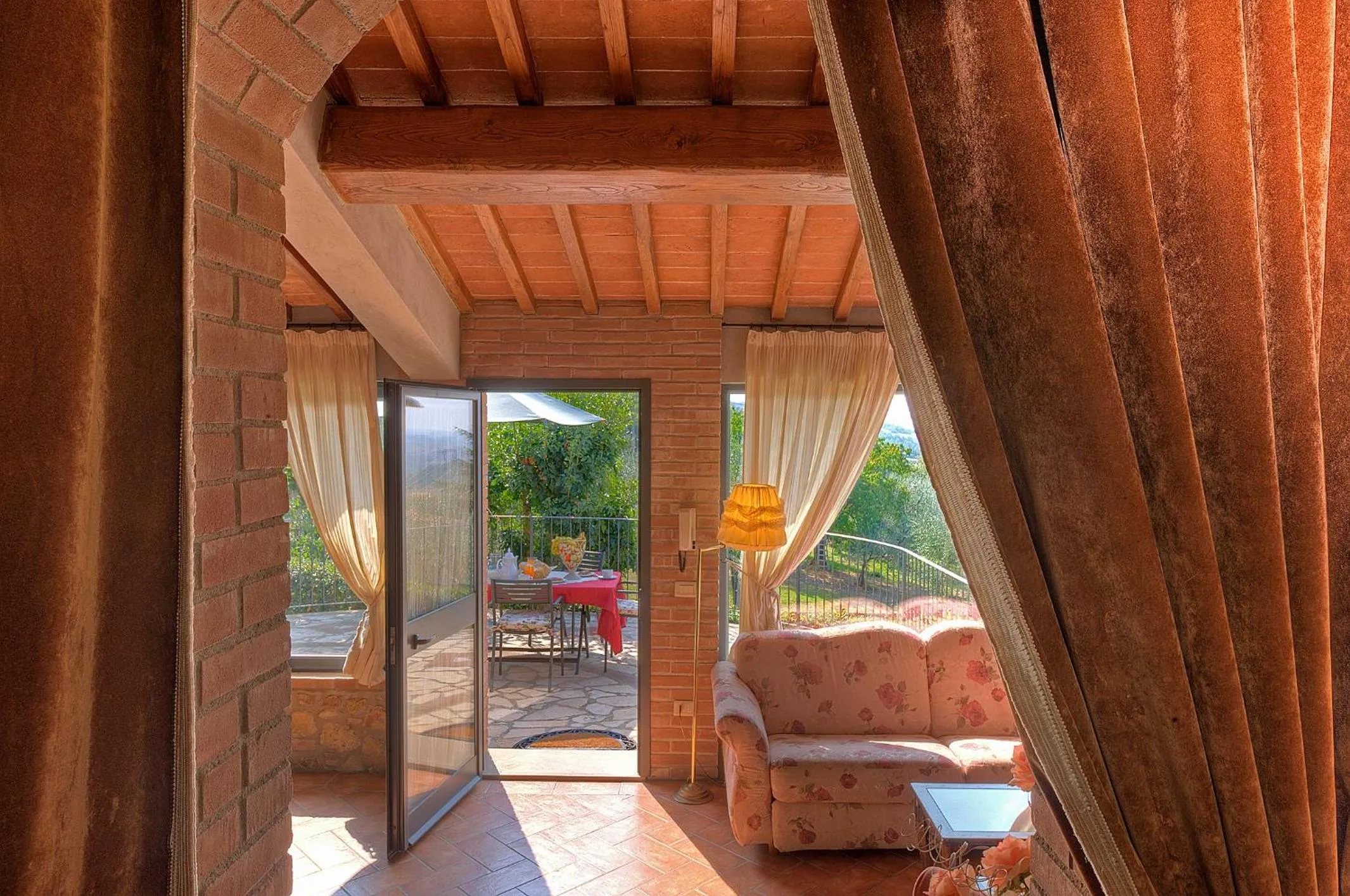 Decorative detail in La Vecchia Sassa