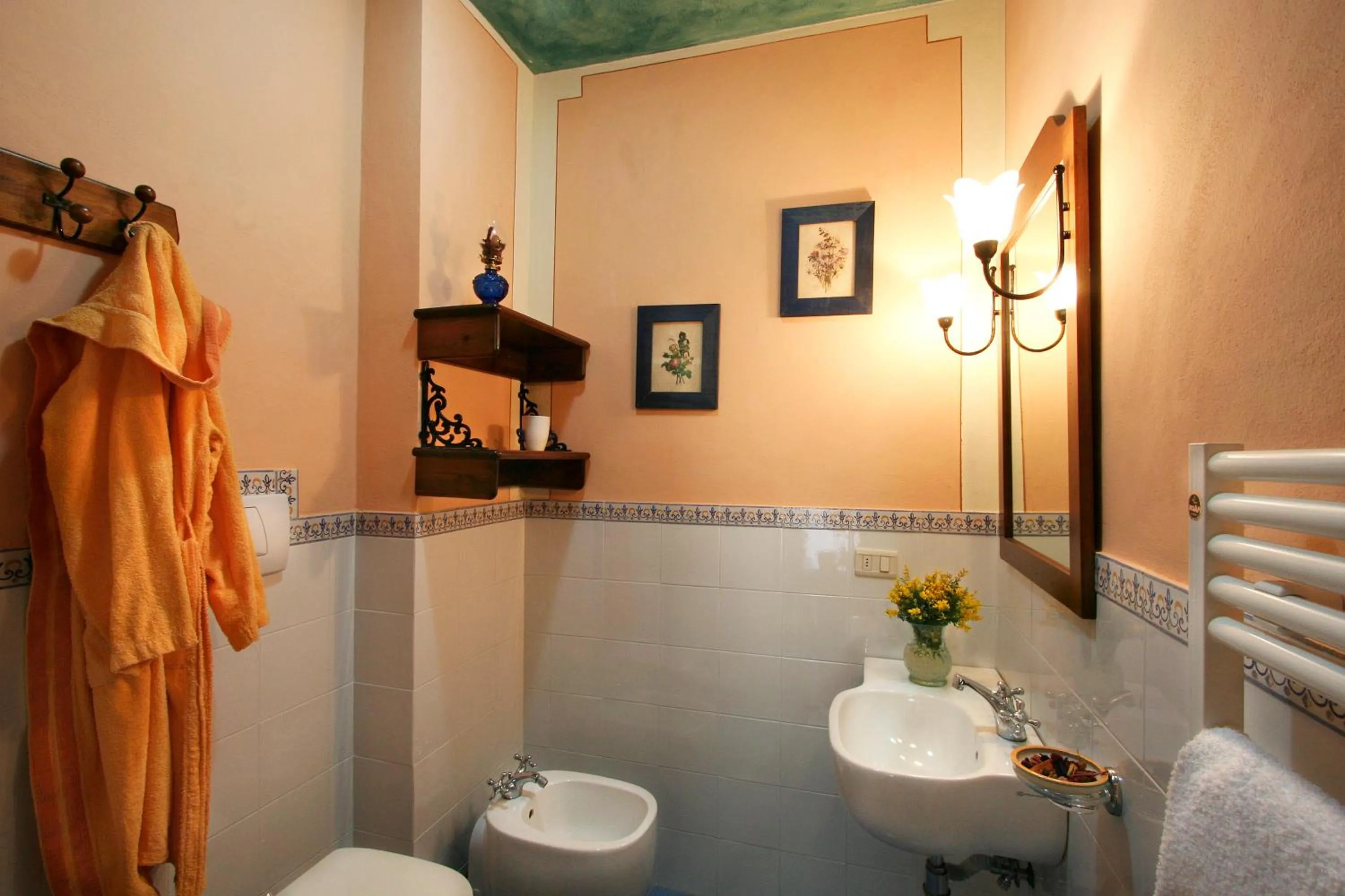 Toilet in La Vecchia Sassa