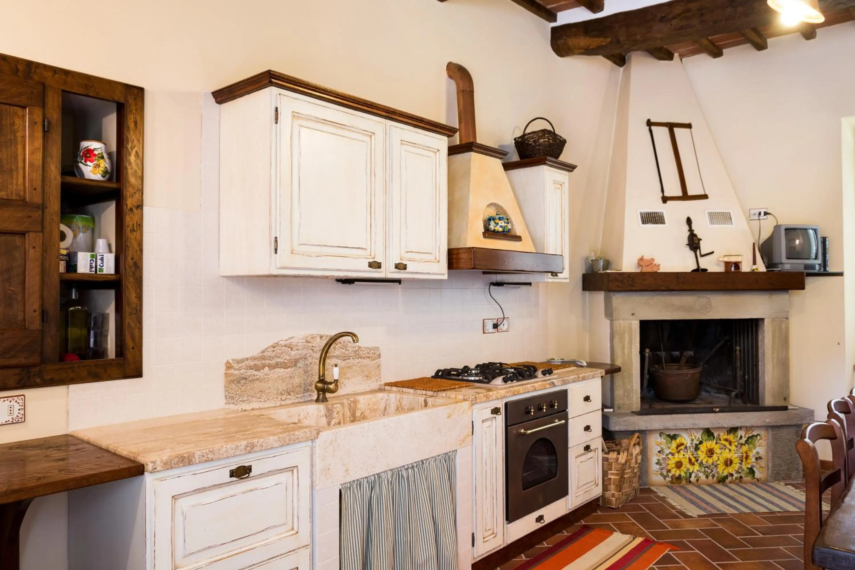 Kitchen or kitchenette in Casale Vacanze Il Granaio