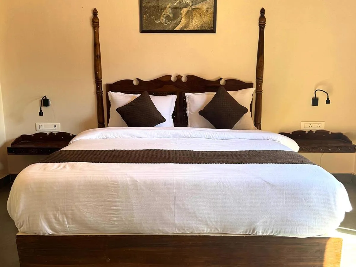 Bedroom, Bed in Thour Nature Resorts - Jawai Leopard Safari Camp