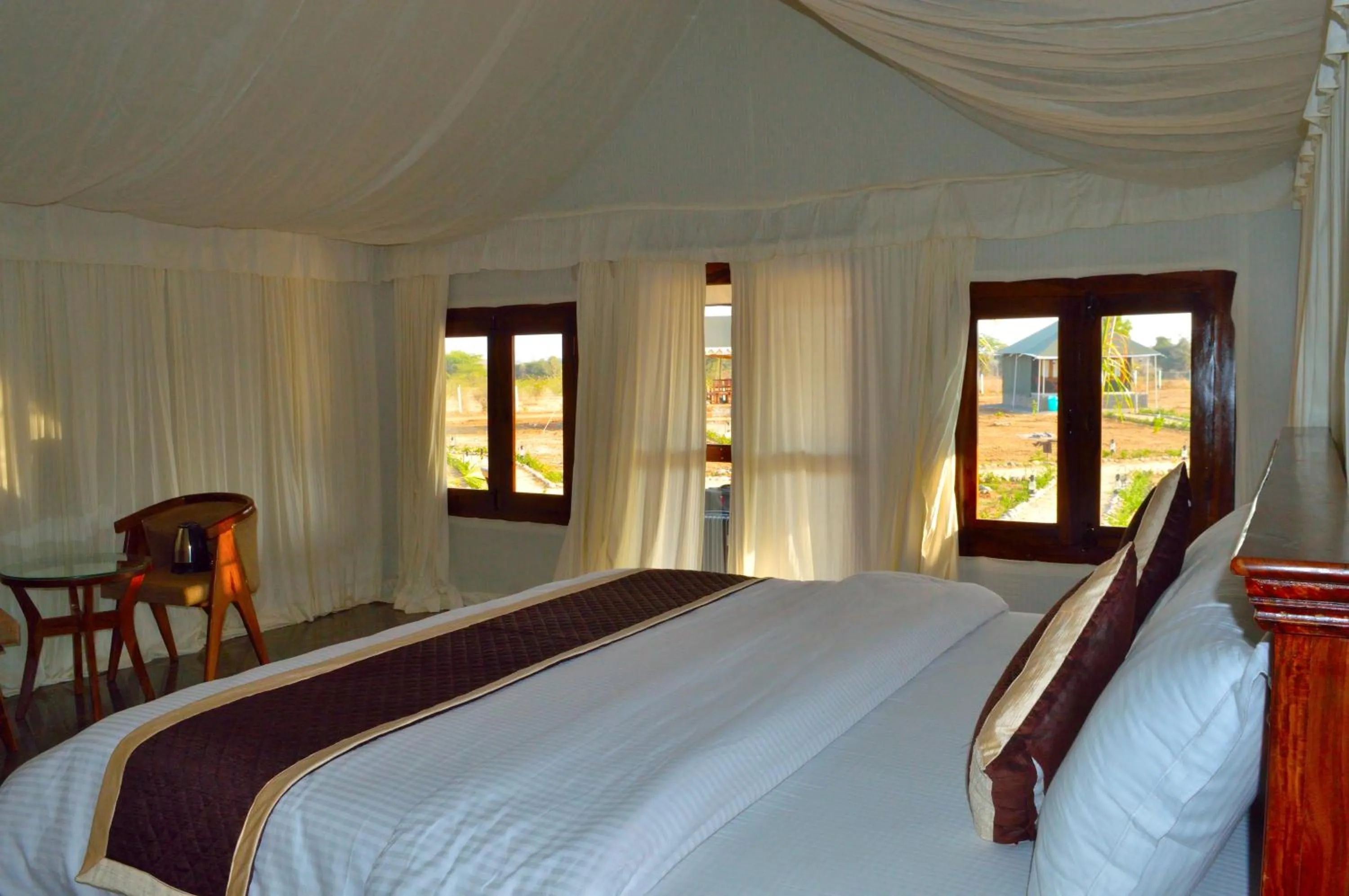 Bed in Thour Nature Resorts - Jawai Leopard Safari Camp