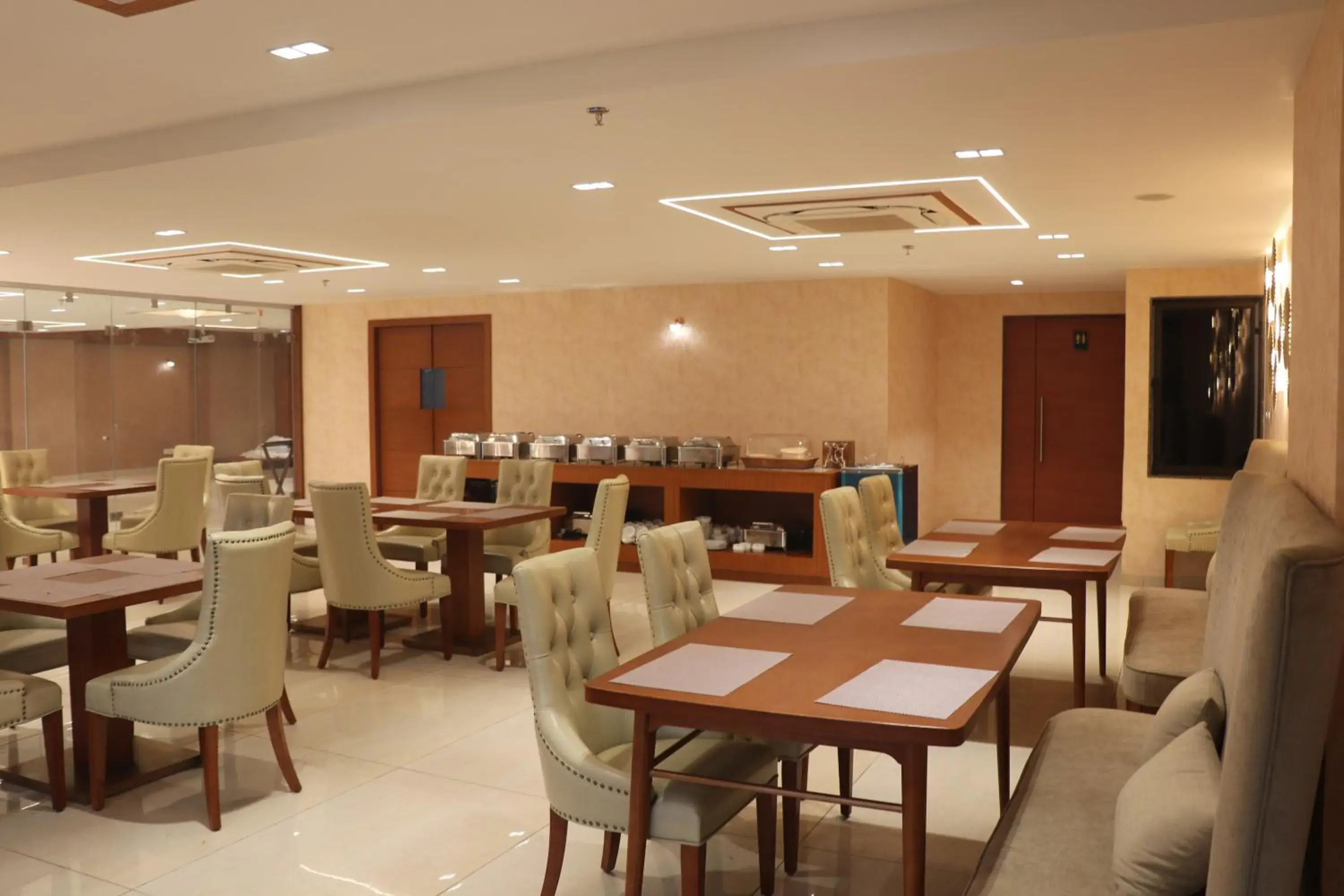 Restaurant/places to eat in SK Lords Inn Ahmedabad Restaurant/places to eat in SK Lords Inn Ahmedabad