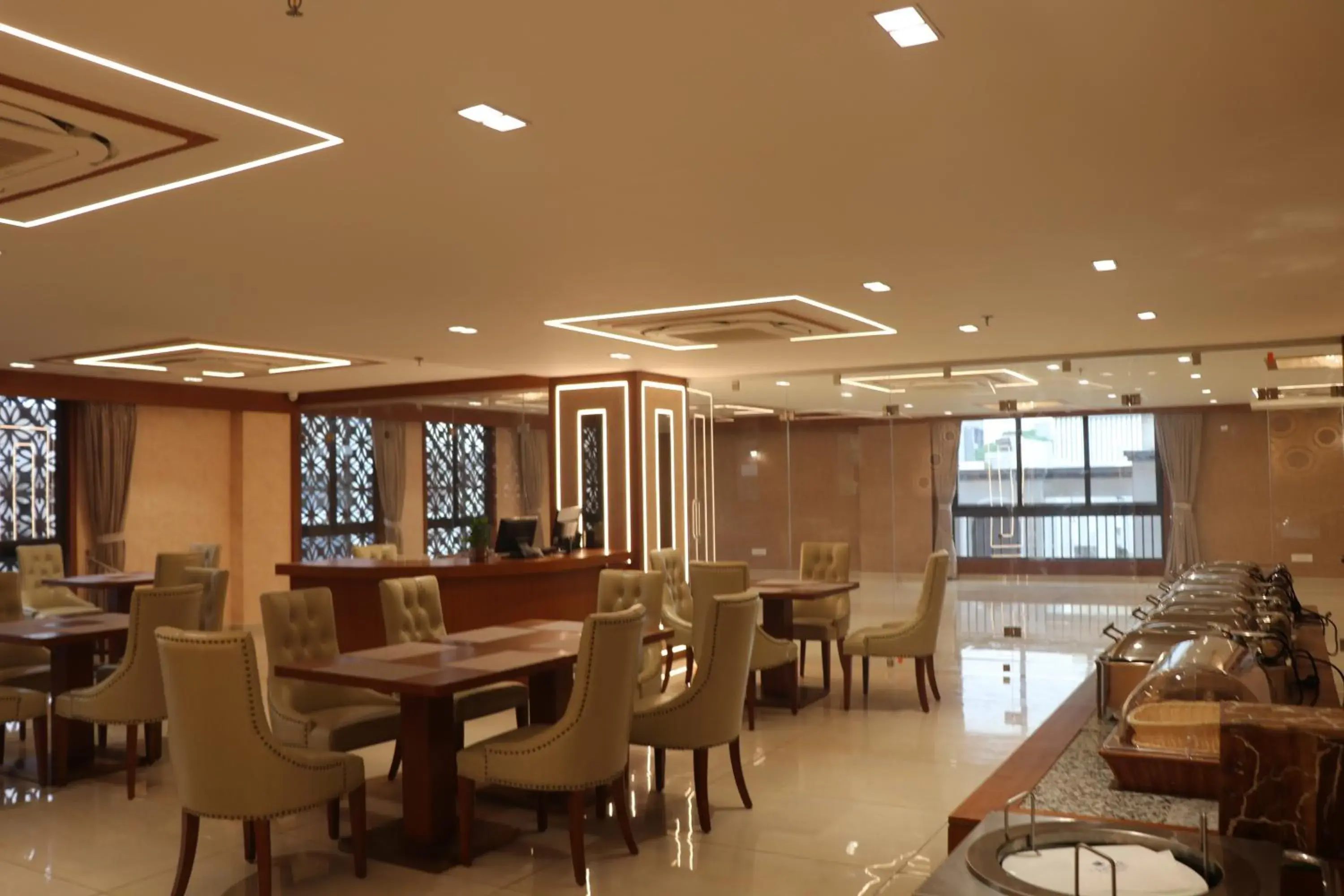 Restaurant/places to eat in SK Lords Inn Ahmedabad Restaurant/places to eat in SK Lords Inn Ahmedabad