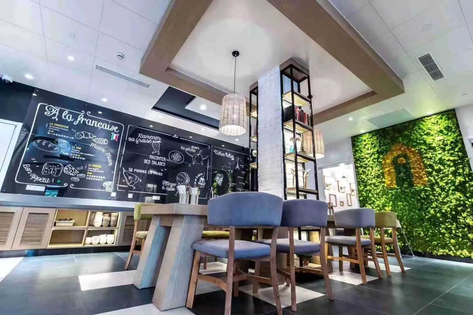 Restaurant/places to eat in Campanile Shanghai Huaihai