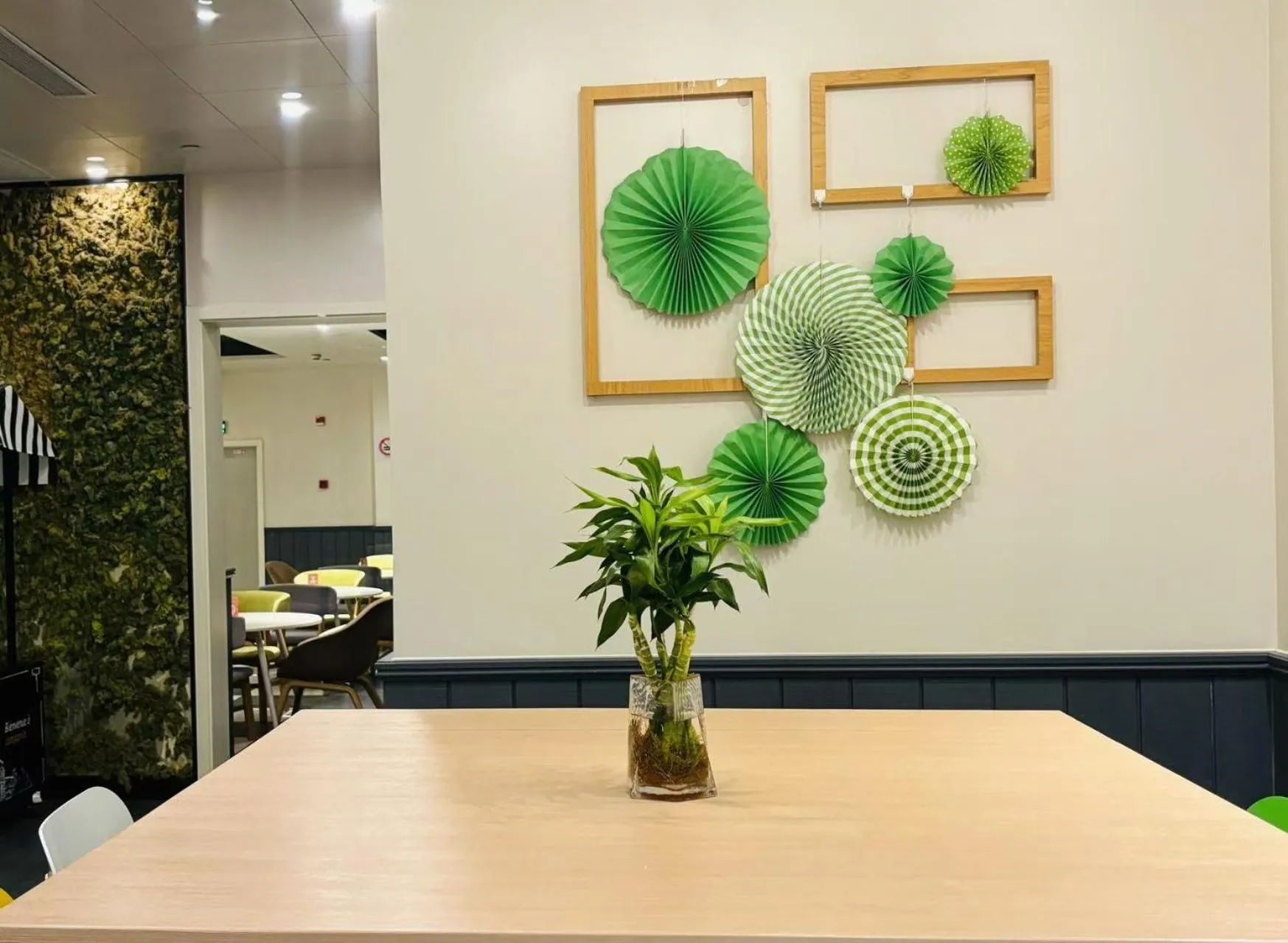 Restaurant/places to eat in Campanile Shanghai Huaihai