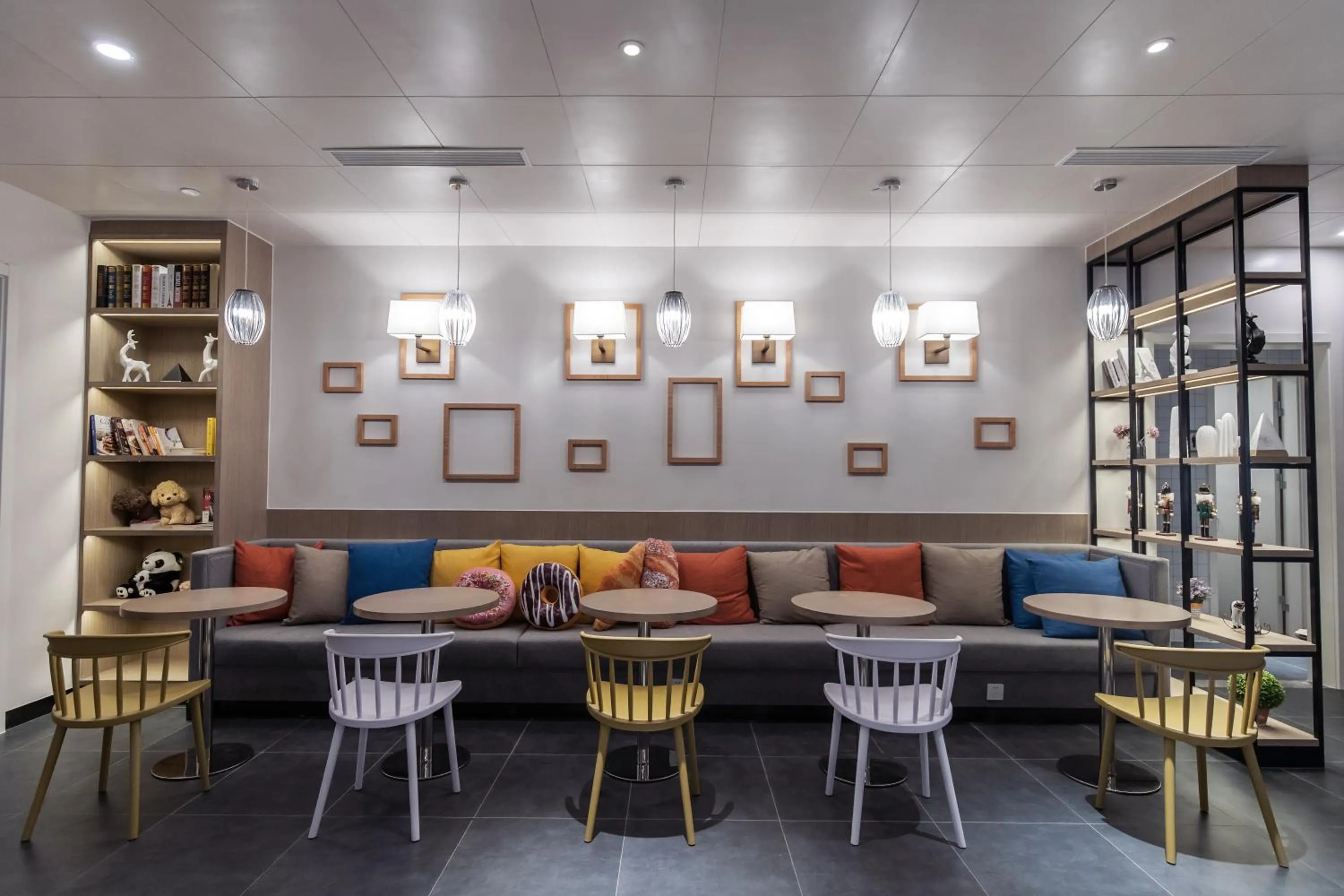 Restaurant/places to eat in Campanile Shanghai Huaihai