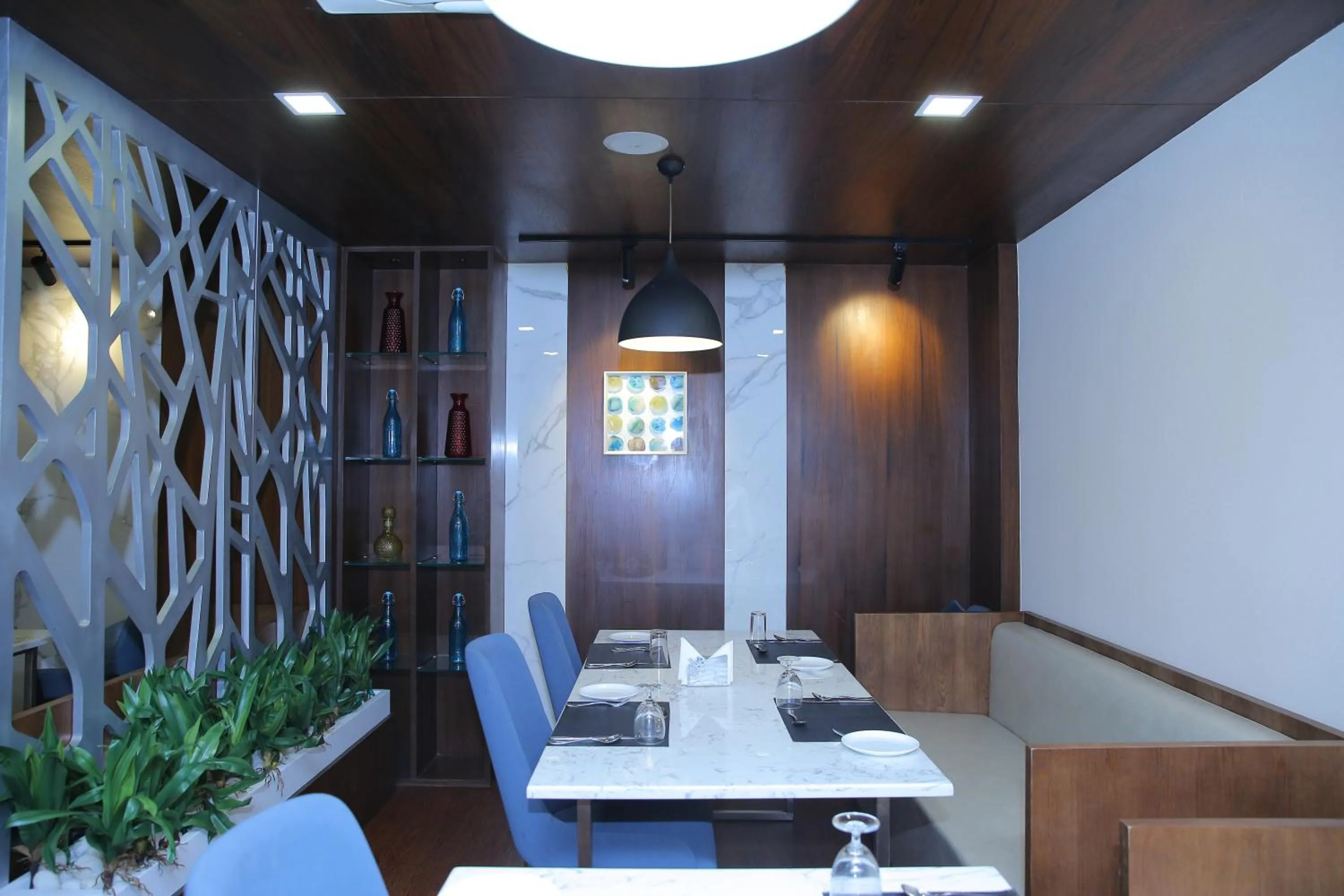 Restaurant/places to eat in The Royal Grand