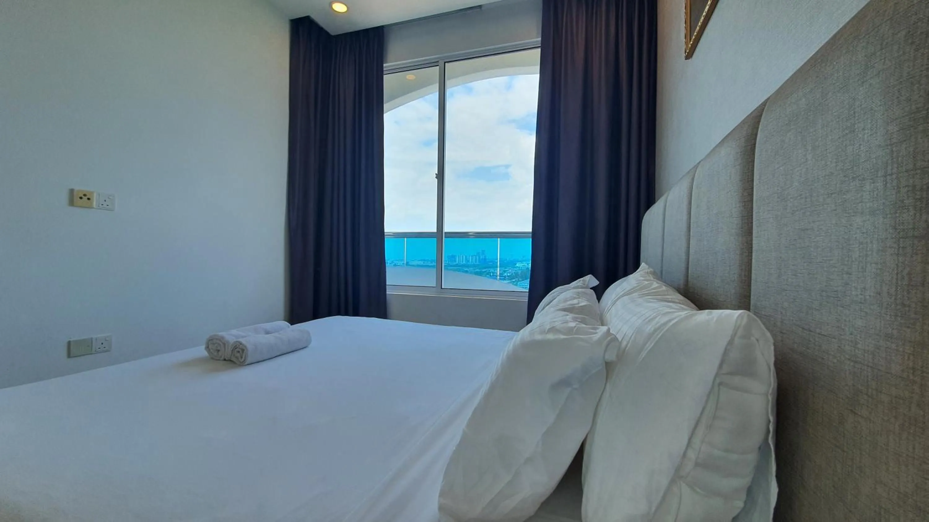 Photo of the whole room, Bed in The Wave Suites Melaka