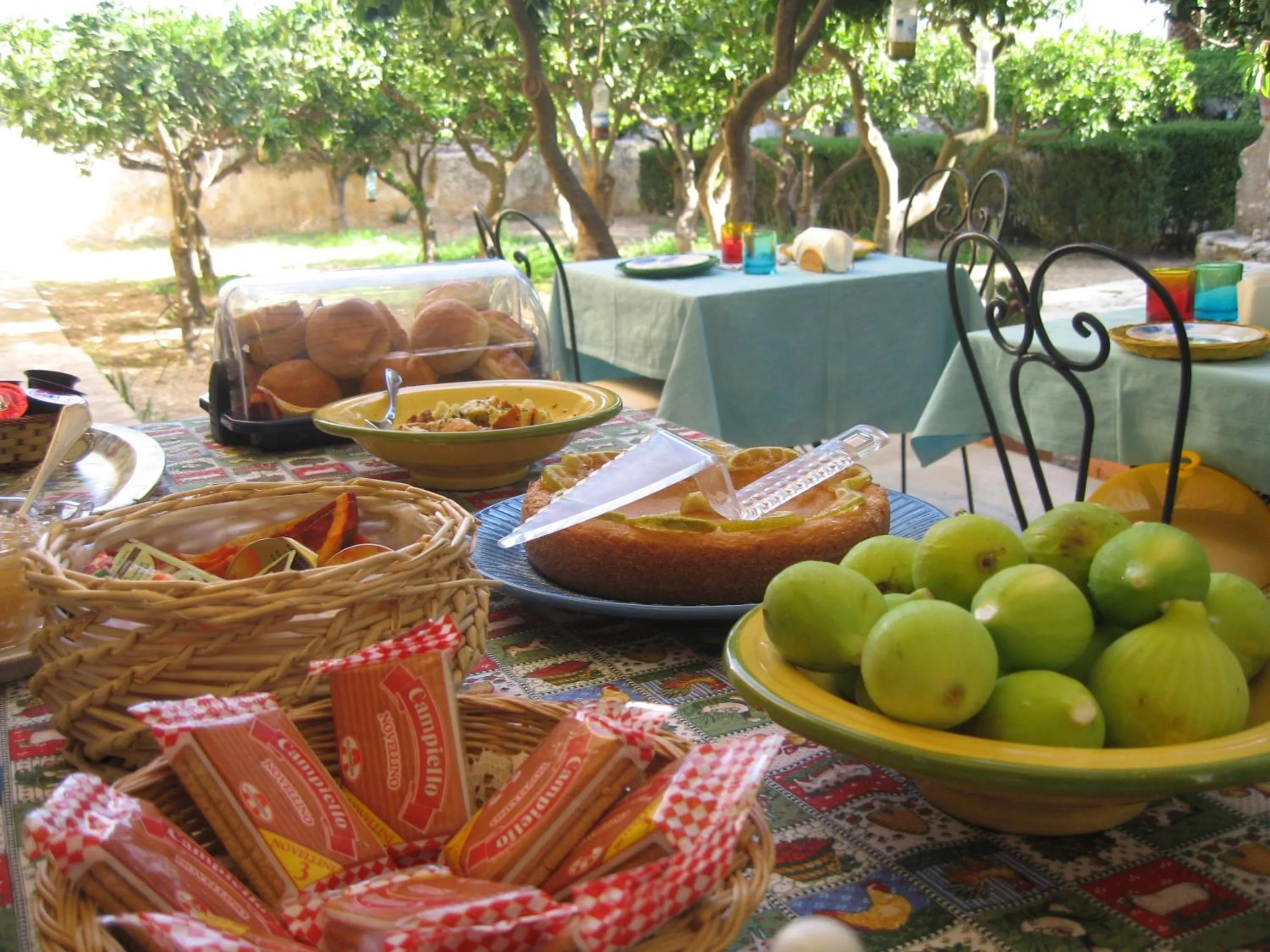 Buffet breakfast in Bed And Breakfast Villa Pilati