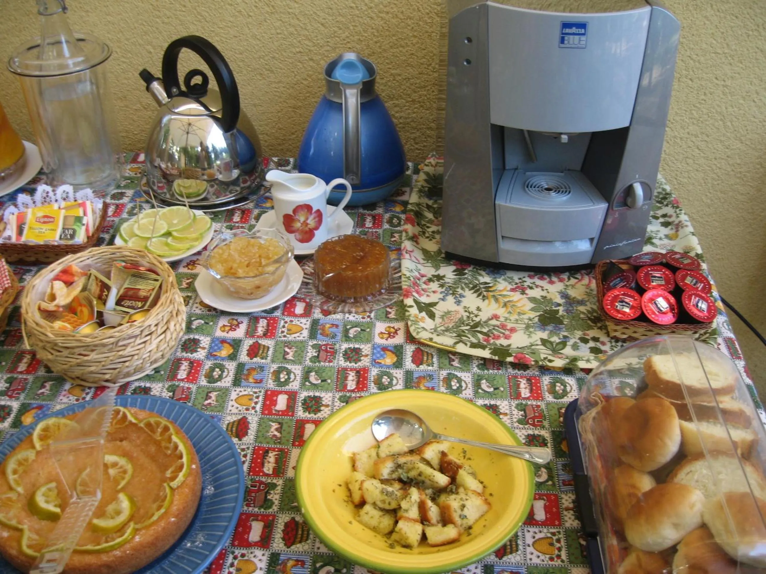 Buffet breakfast in Bed And Breakfast Villa Pilati