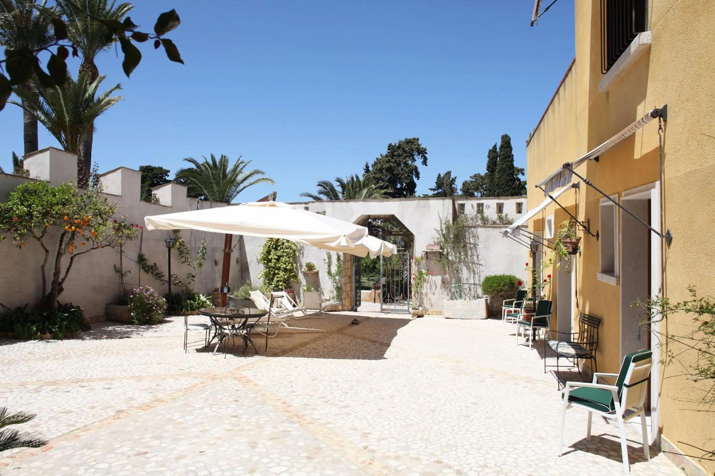 Patio in Bed And Breakfast Villa Pilati