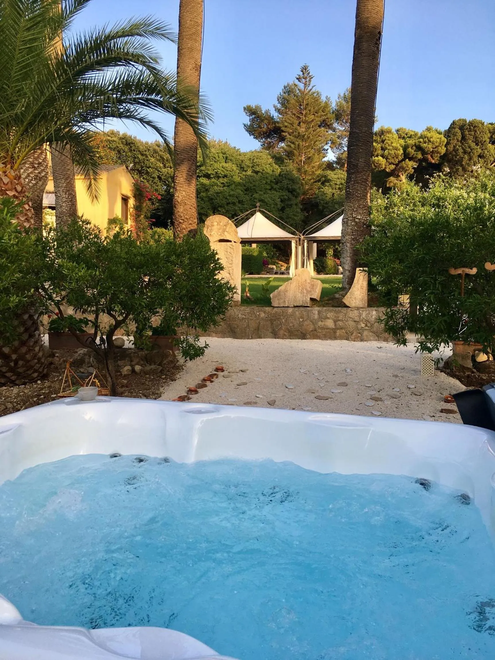 Hot Tub in Bed And Breakfast Villa Pilati