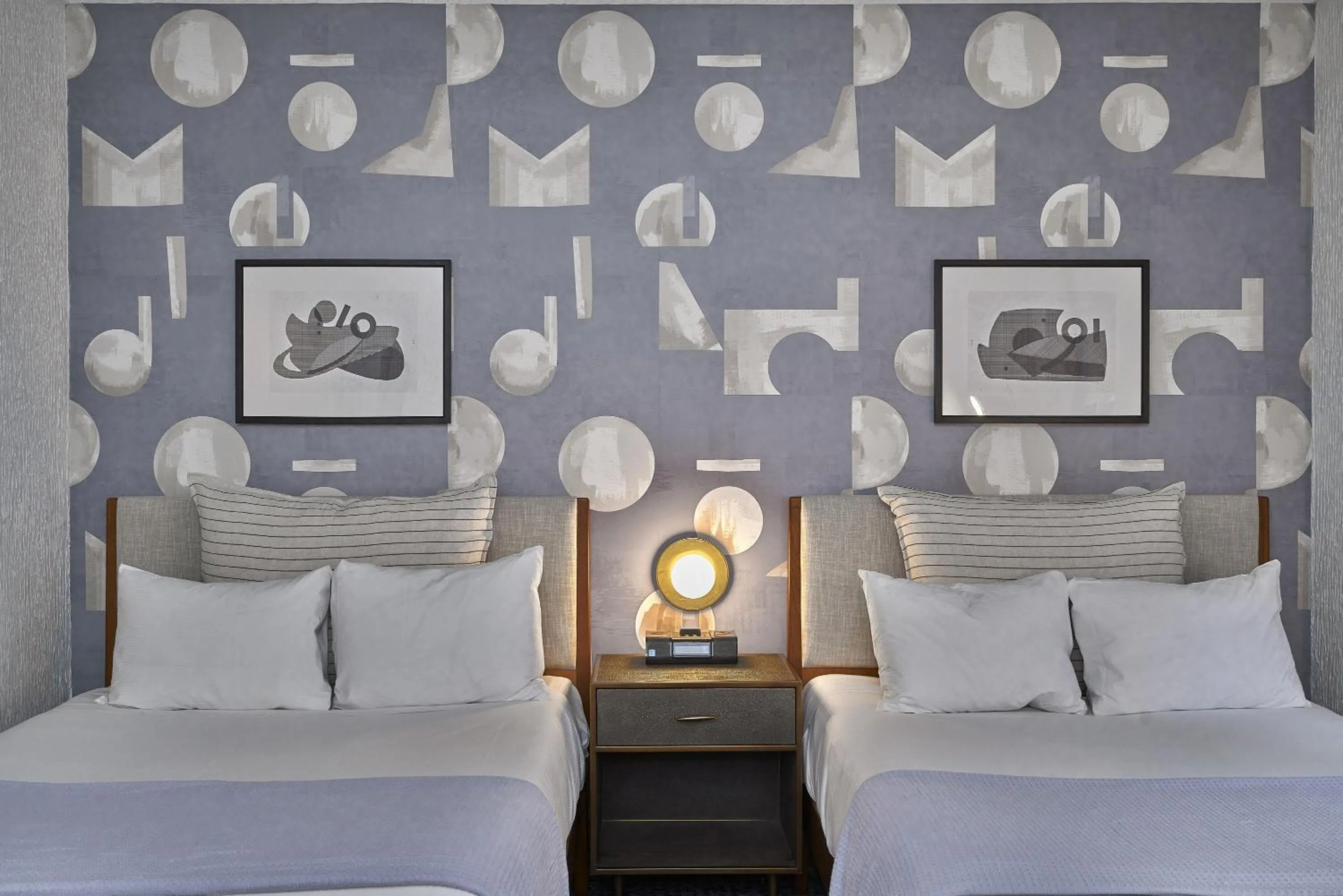 Bed, Seating Area in Raffaello Hotel