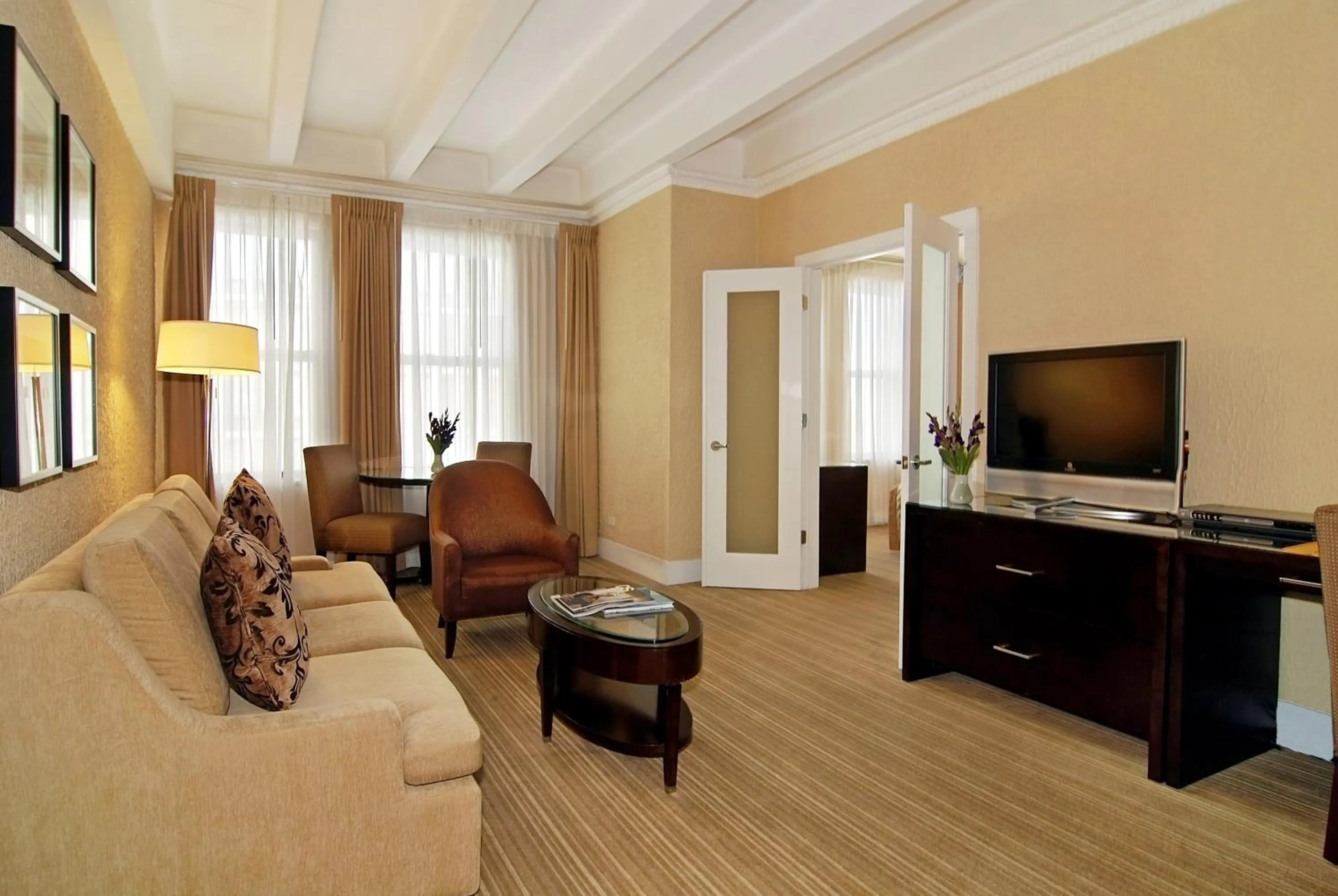Living room, Seating Area in Raffaello Hotel