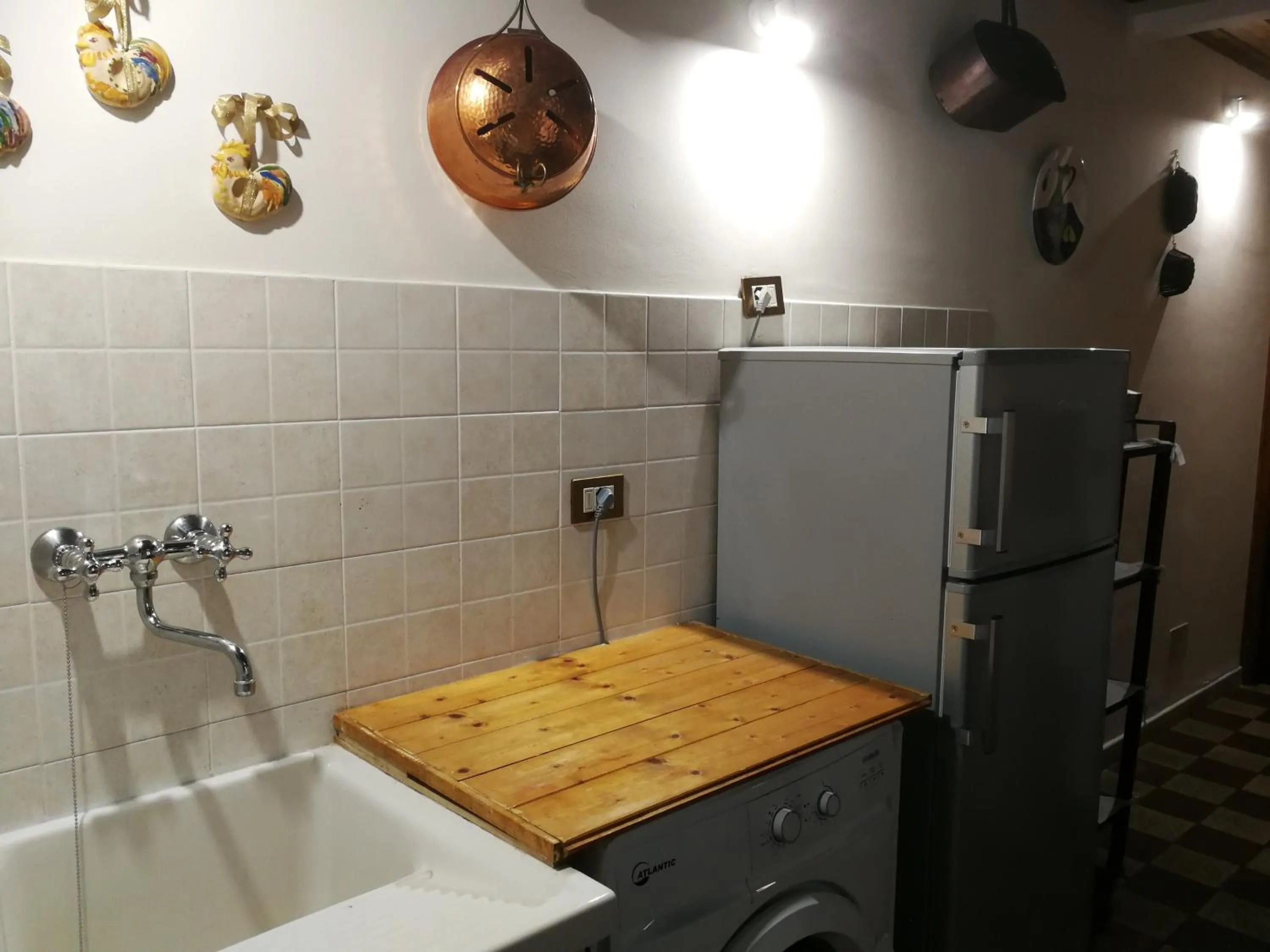 Communal kitchen in La Baronessa B&B