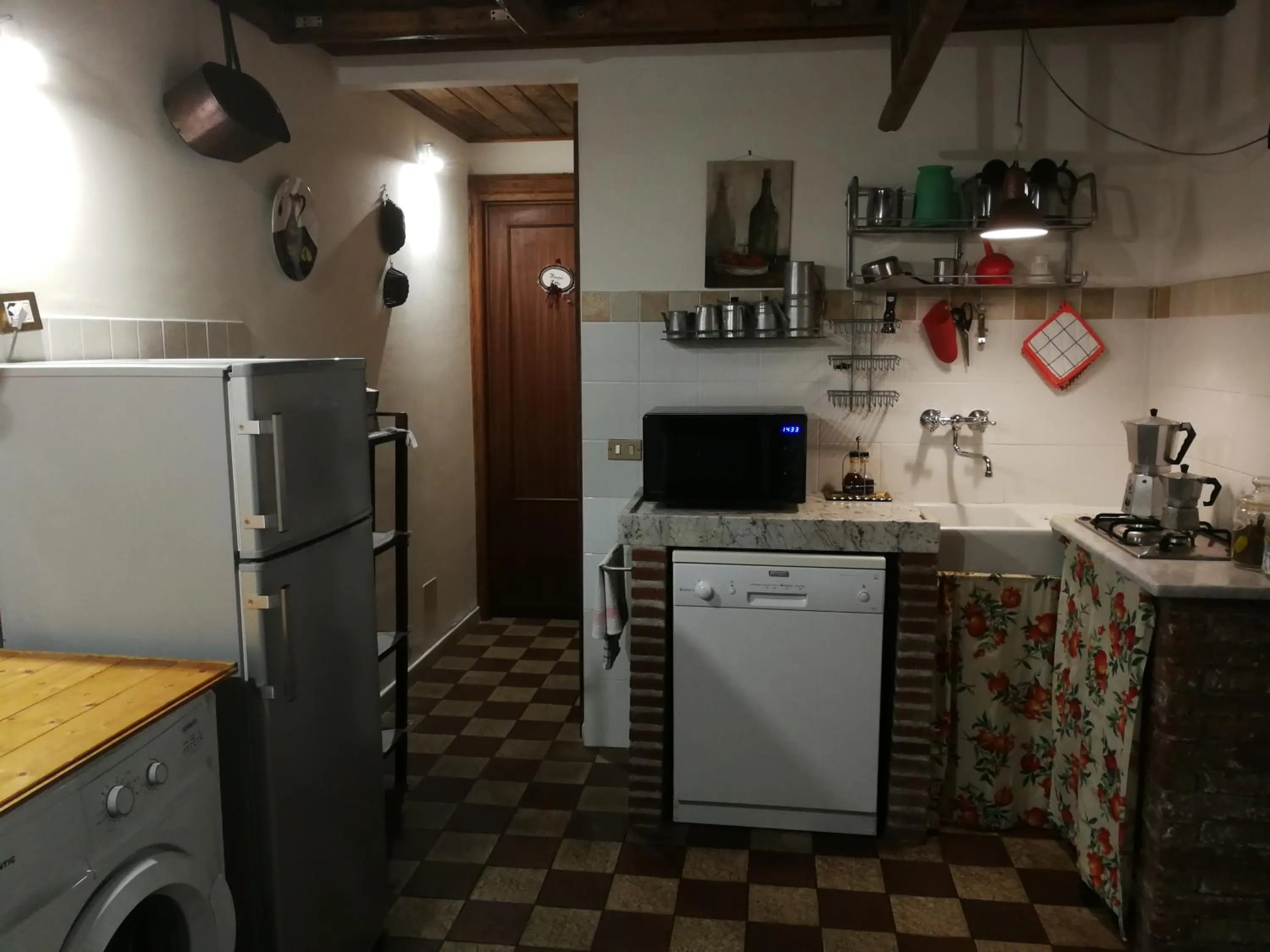 Kitchen or kitchenette in La Baronessa B&B