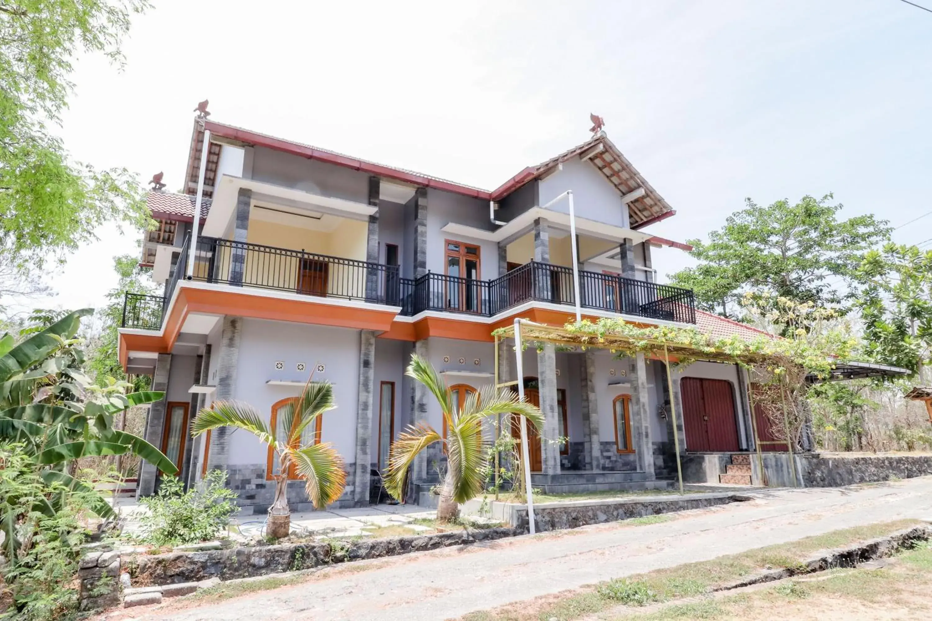 Property building in Dewisri Homestay Property building in Dewisri Homestay