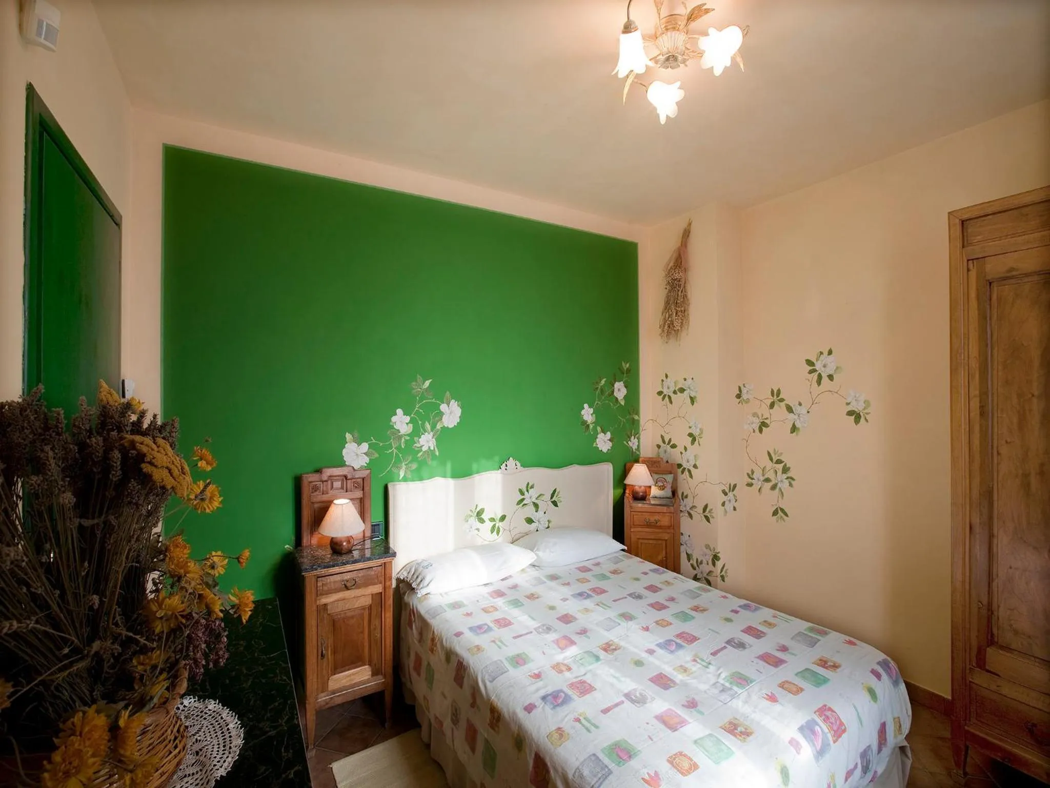 Photo of the whole room, Bed in Cascina Papa Mora