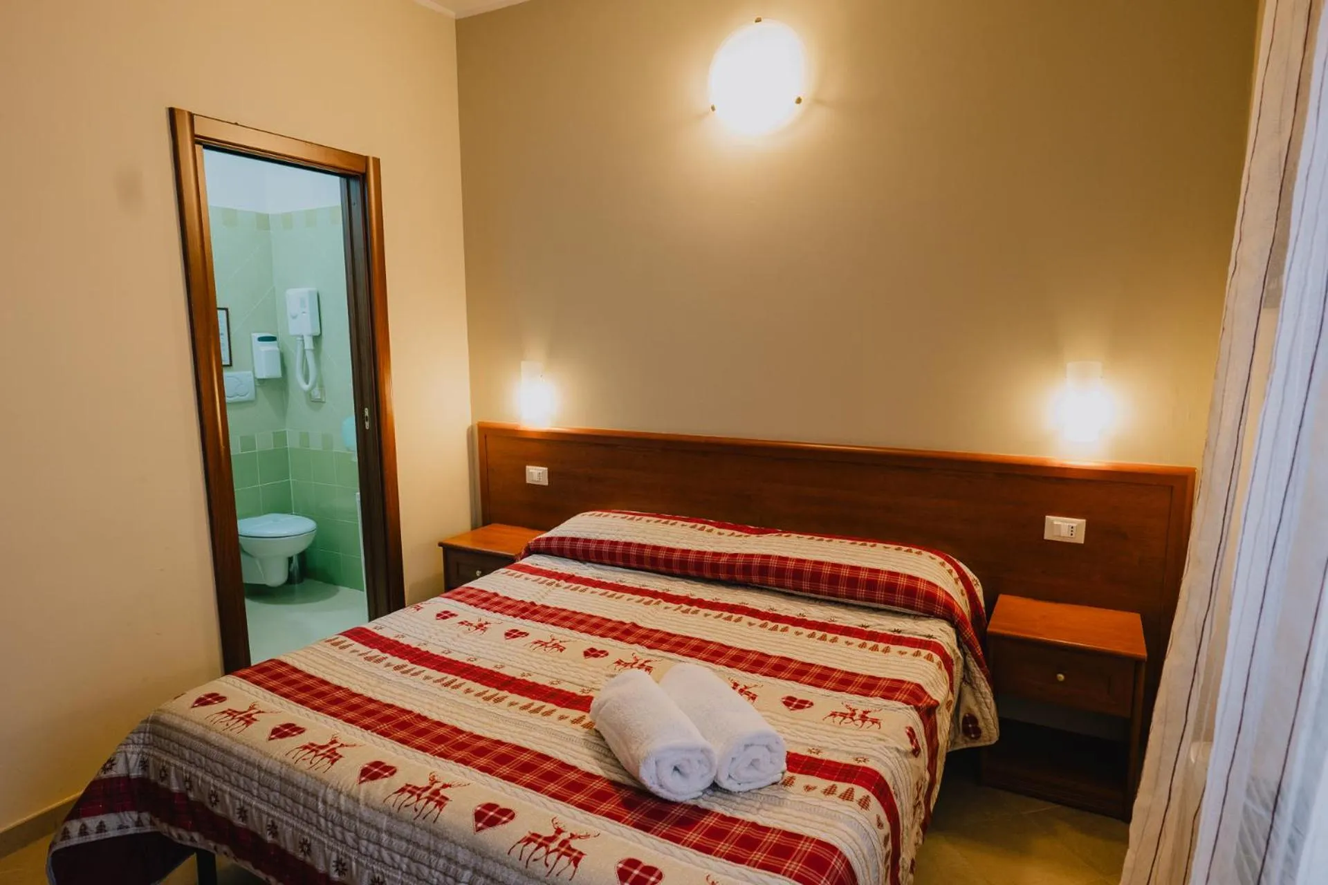 Bedroom, Bed in Hotel Nilde