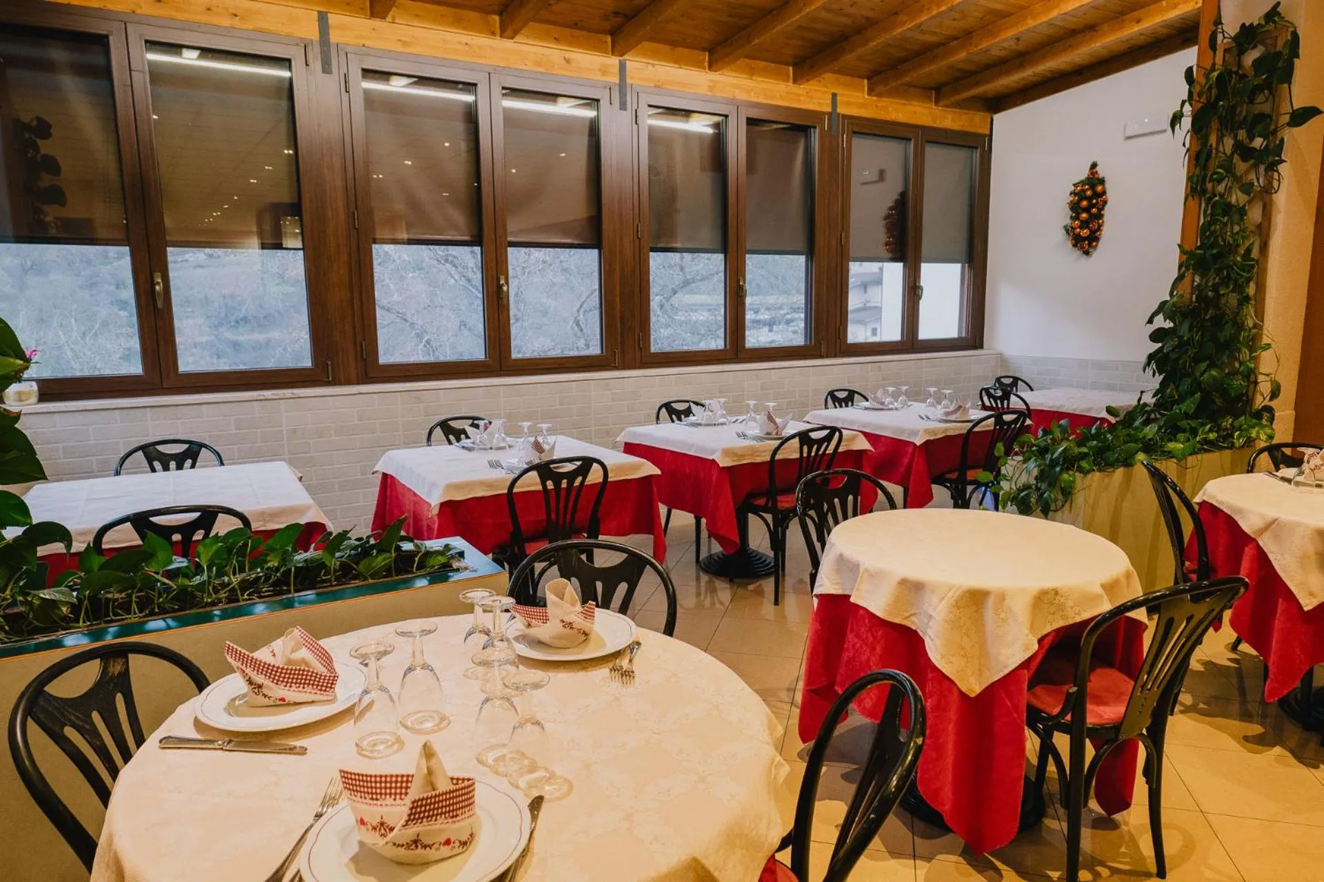 Restaurant/places to eat in Hotel Nilde