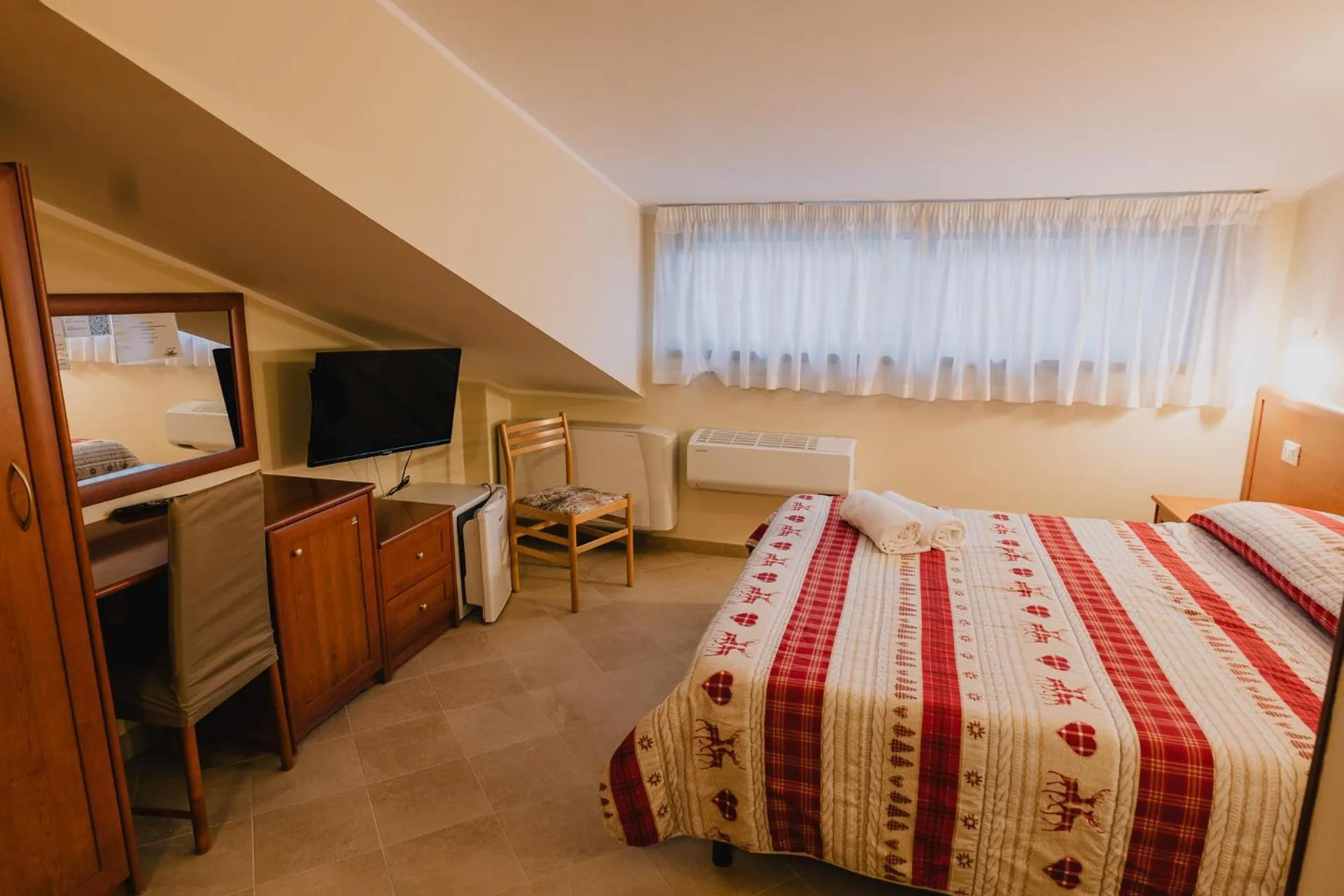 Bedroom, Bed in Hotel Nilde