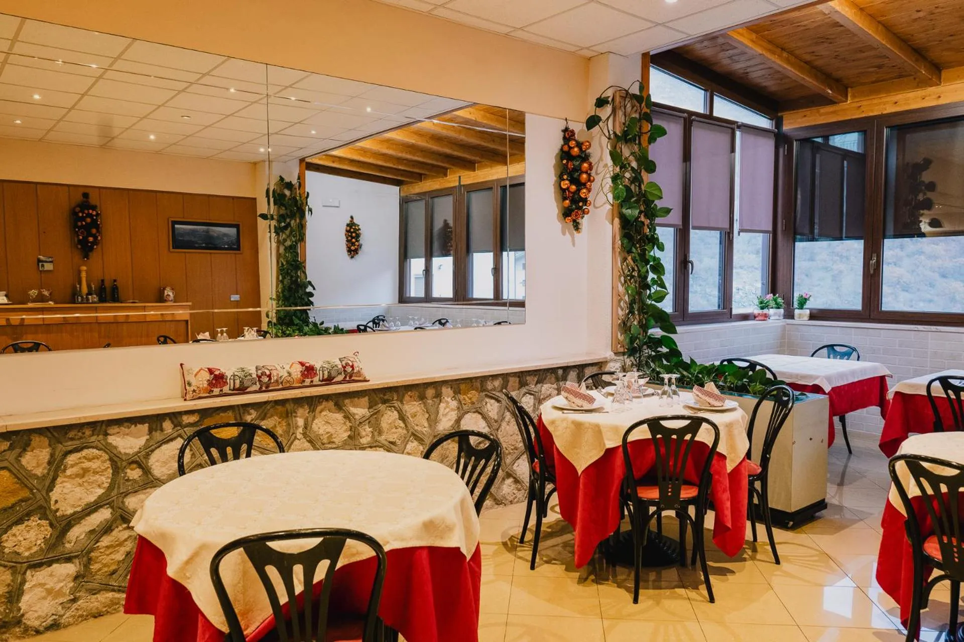 Restaurant/places to eat in Hotel Nilde