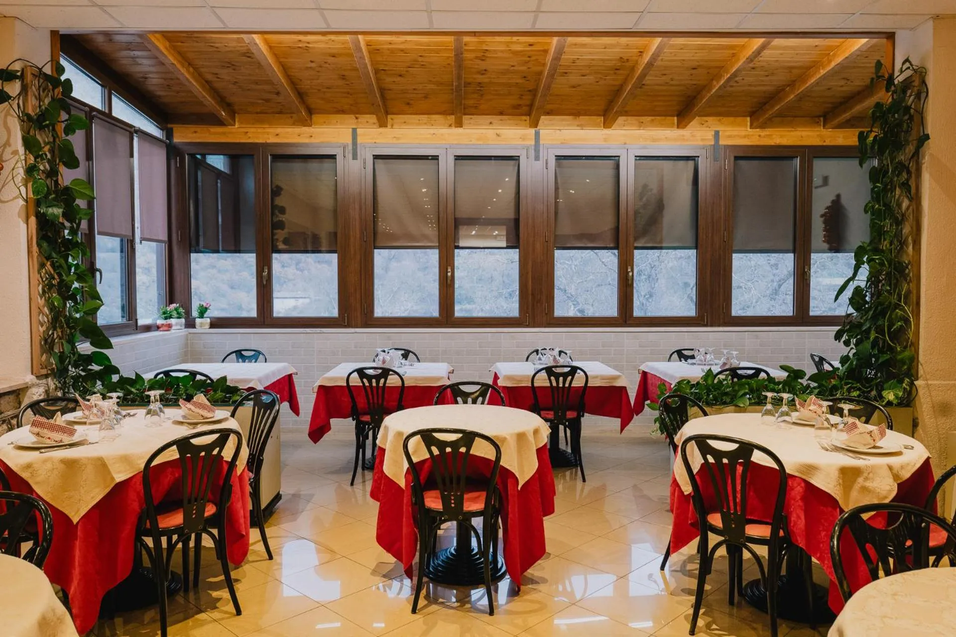 Restaurant/places to eat in Hotel Nilde