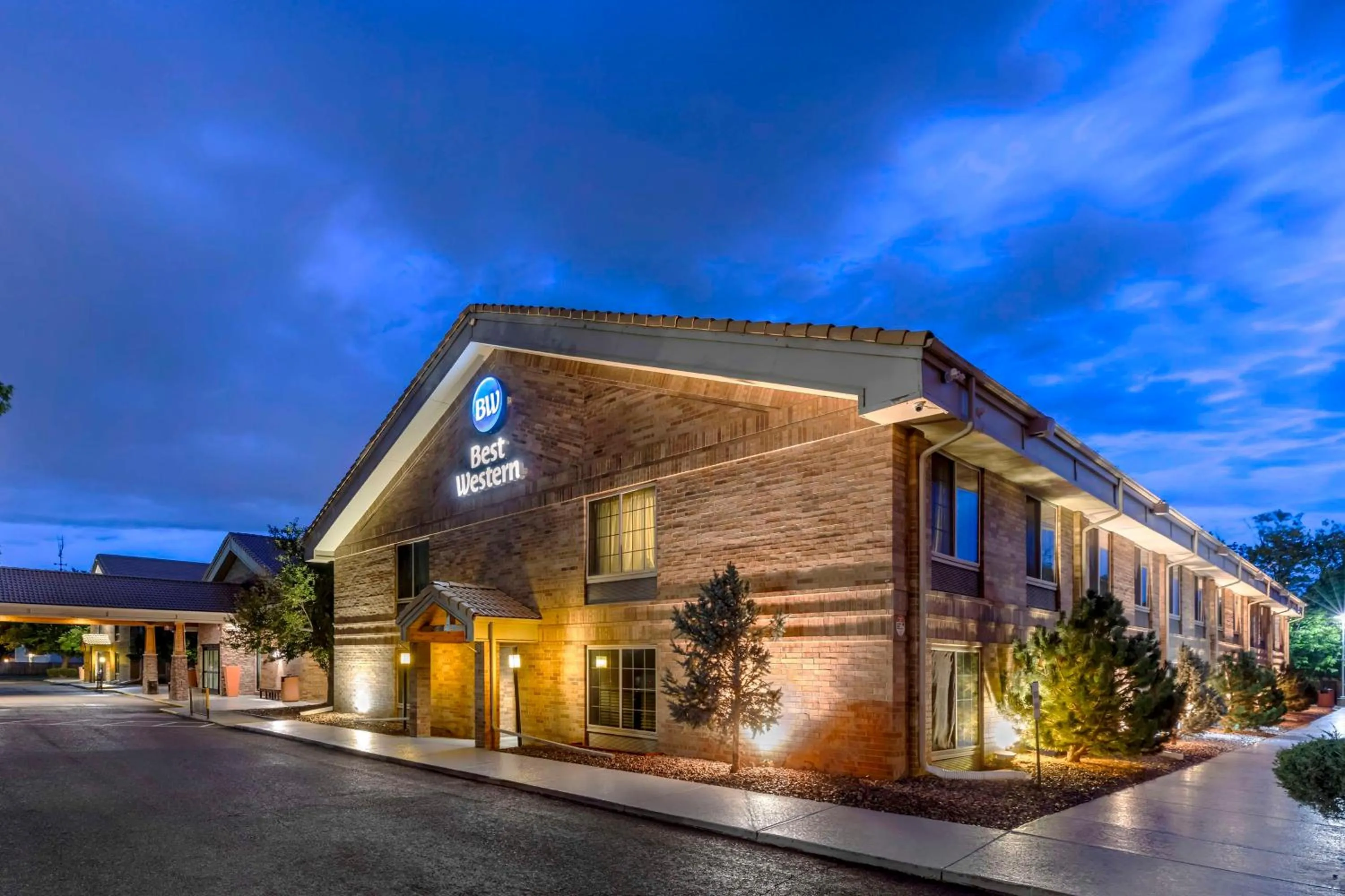 Property building in Best Western Denver Southwest