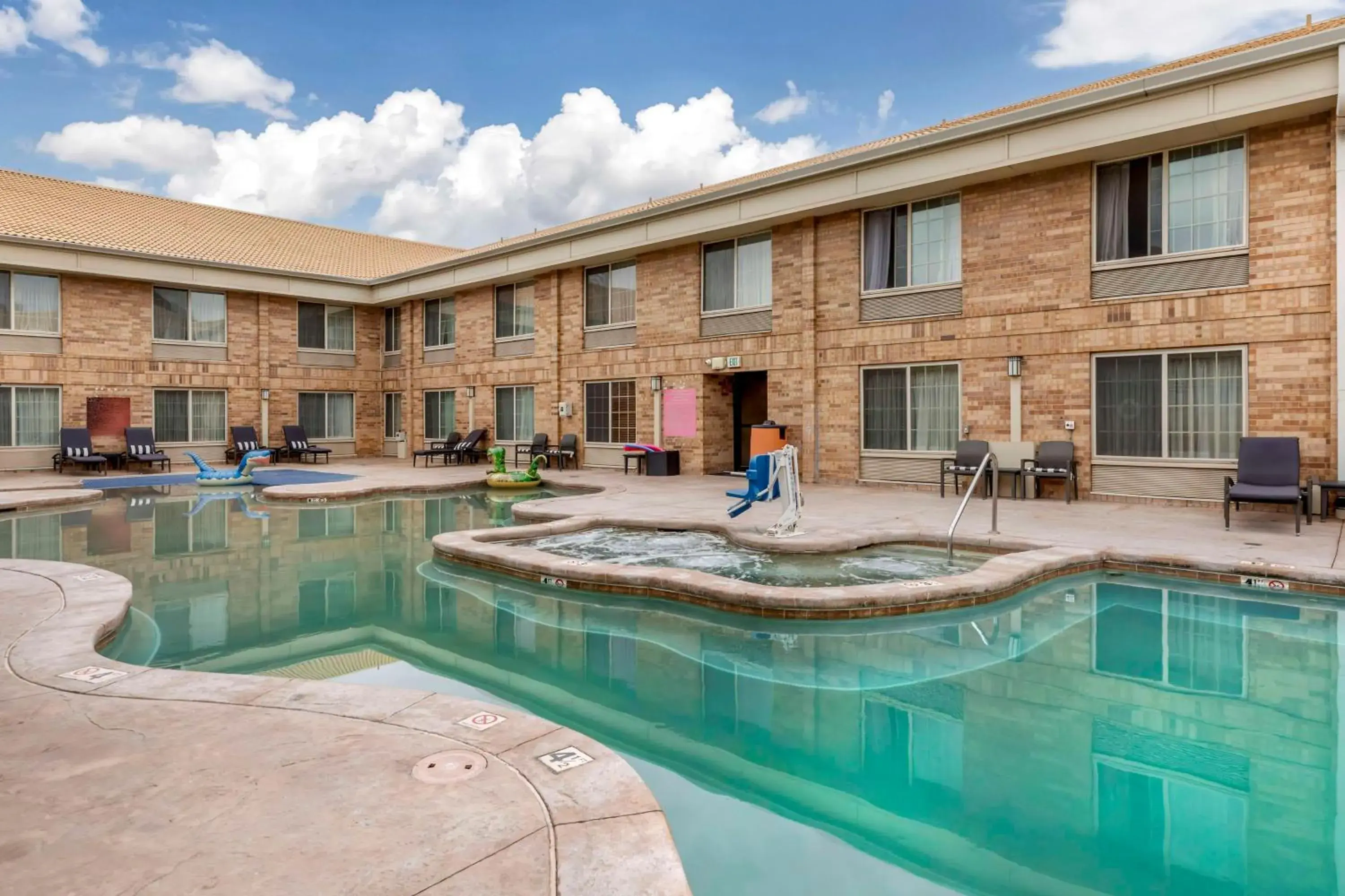 Pool view in Best Western Denver Southwest Pool view in Best Western Denver Southwest