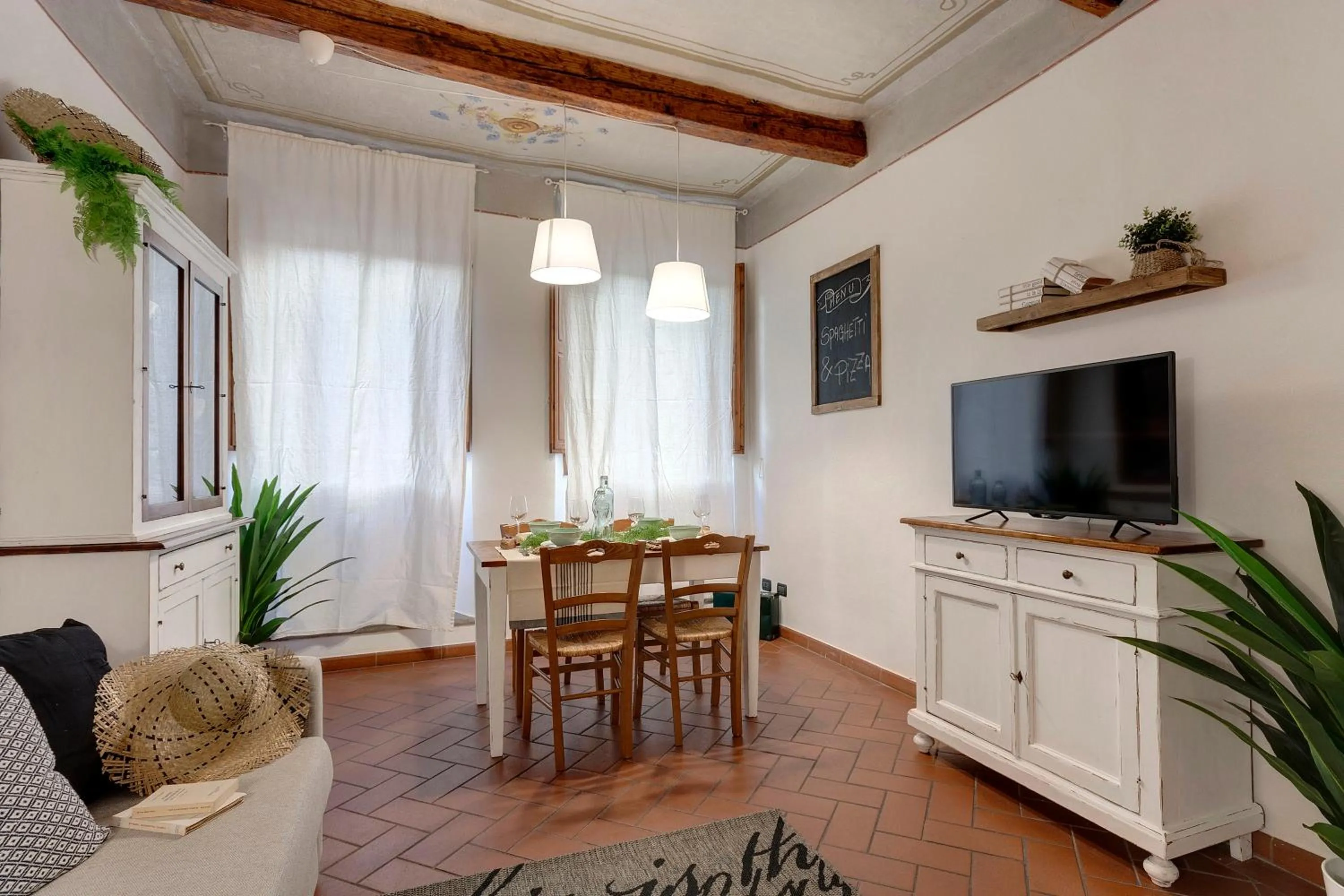 Ghibellina Apartment by Mamo Florence