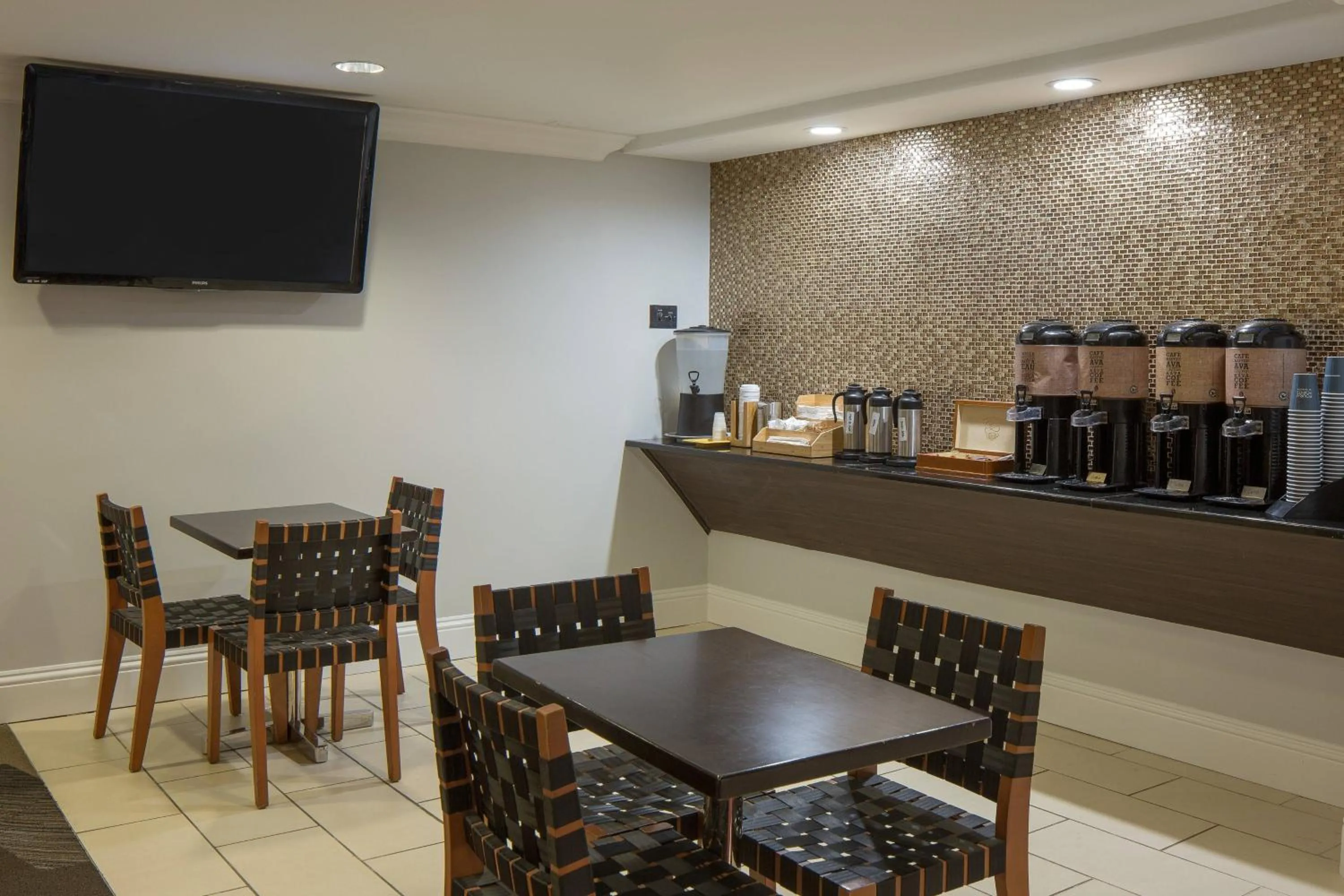 Lounge or bar in Four Points by Sheraton Orlando International Drive