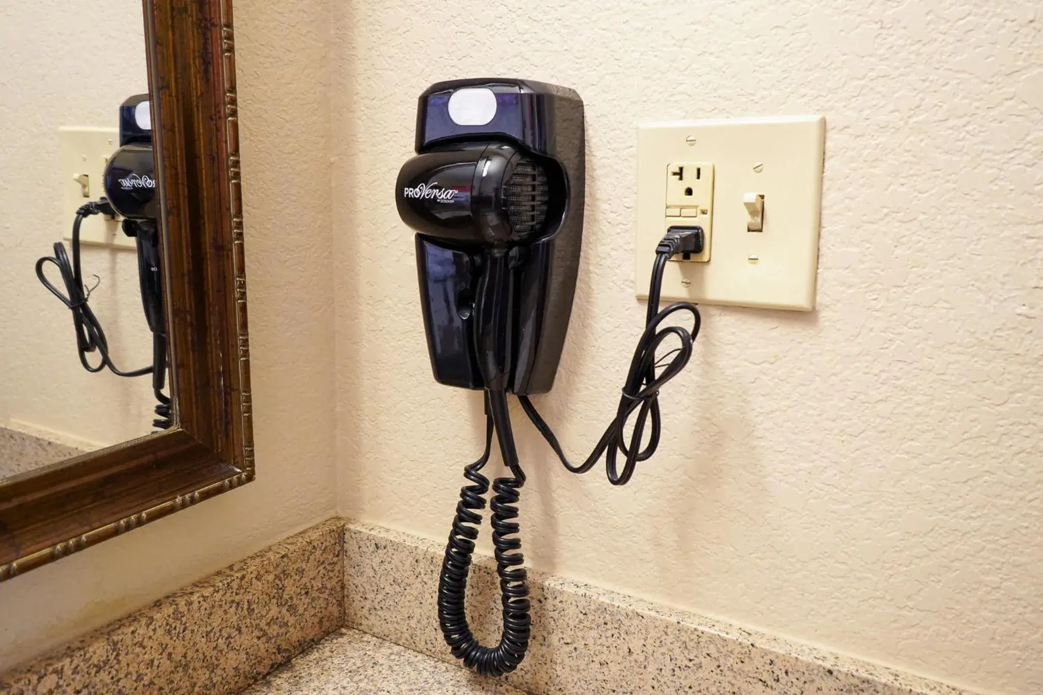 Bathroom in Rosen Inn Closest to Universal Bathroom in Rosen Inn Closest to Universal