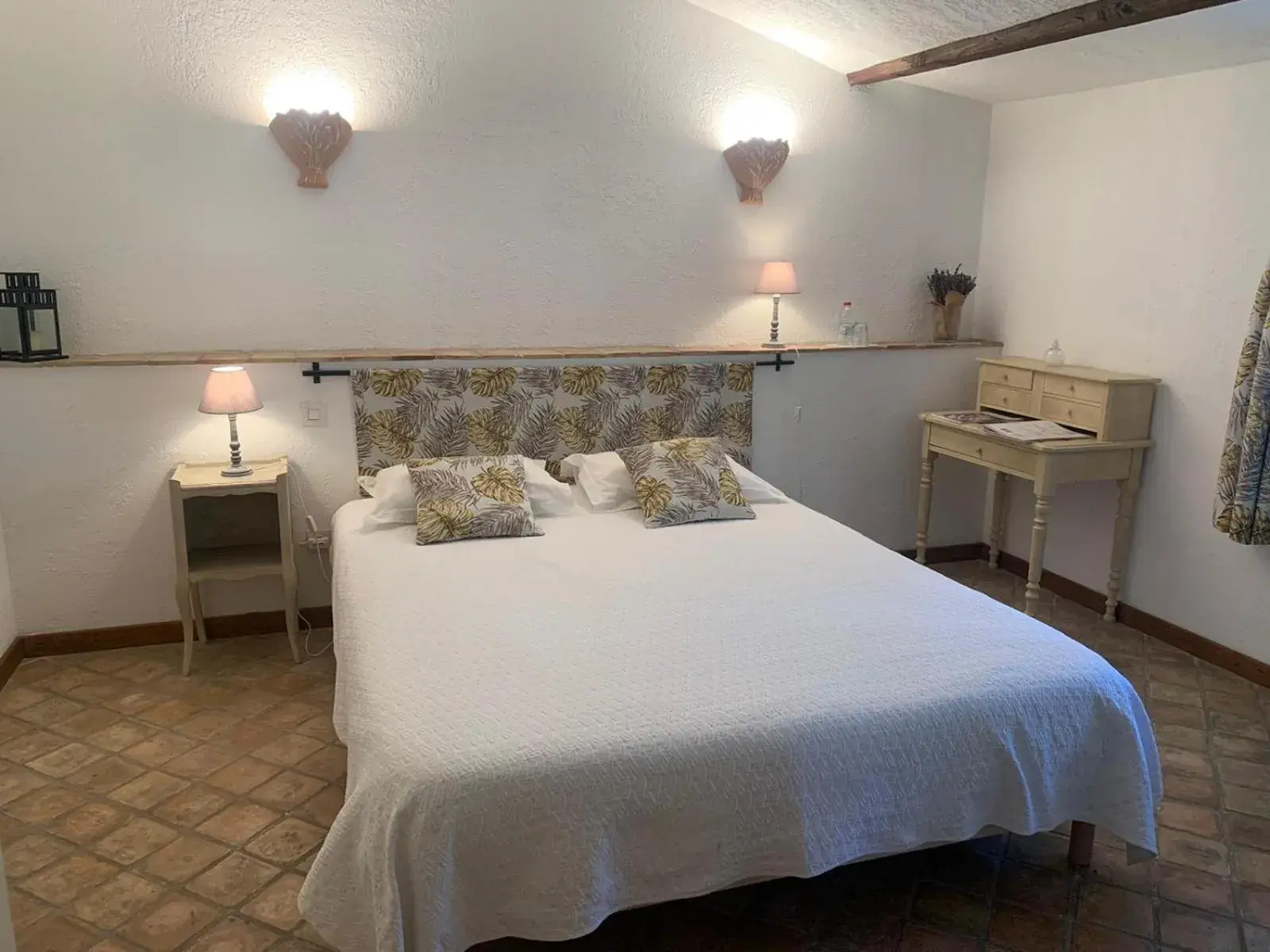 Triple Room with Private Bathroom in Bastide Sainte Agnès Triple Room with Private Bathroom in Bastide Sainte Agnès